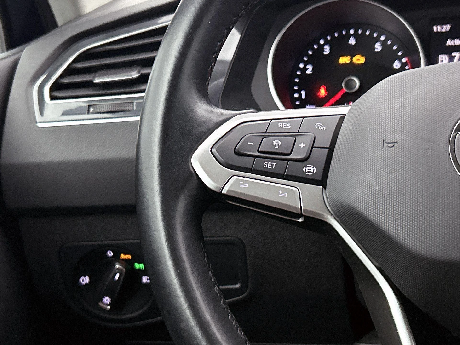 Volkswagen-Tiguan-image-5
