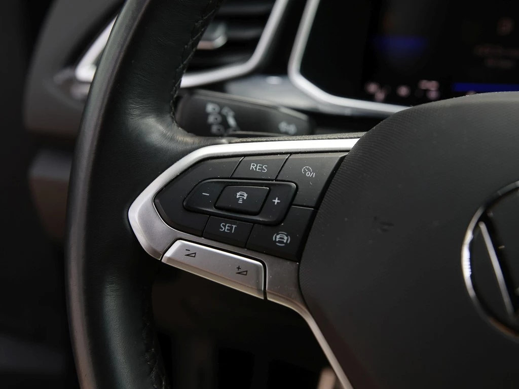 Volkswagen T-Roc 1.5 TSI DSG R-Line AHK/Navi/RFK