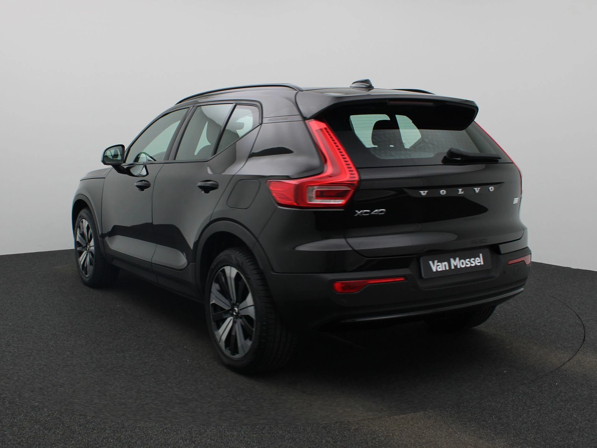 Volvo-XC40-image-2