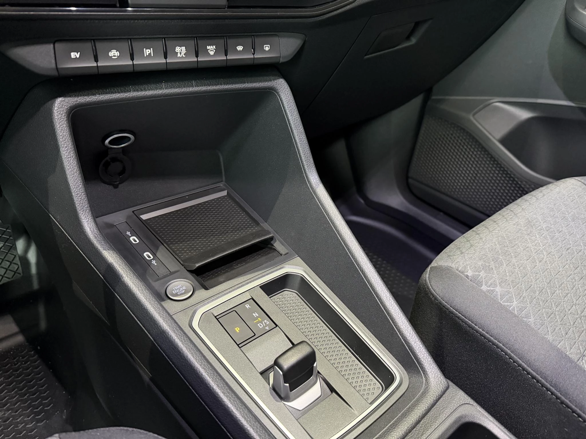 Ford-Transit Connect-image-13