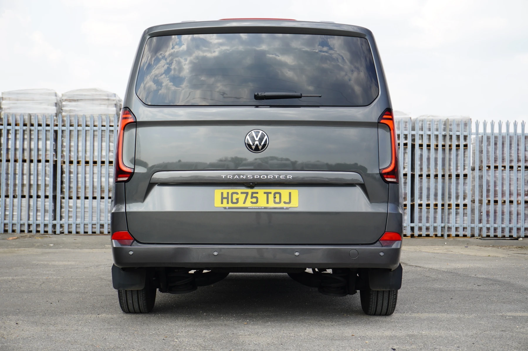Volkswagen-Transporter-image-25