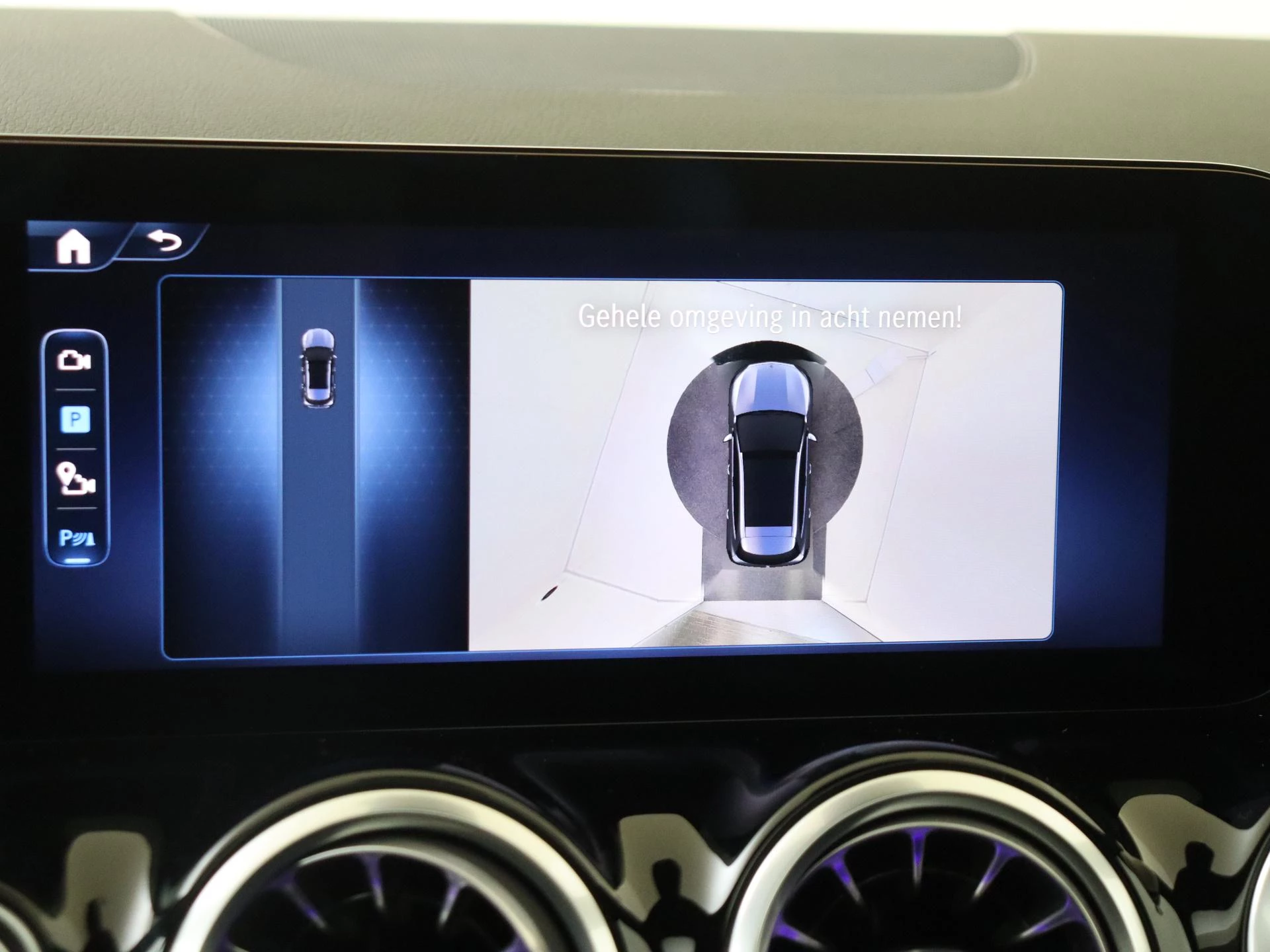 Mercedes-Benz-GLA-image-18