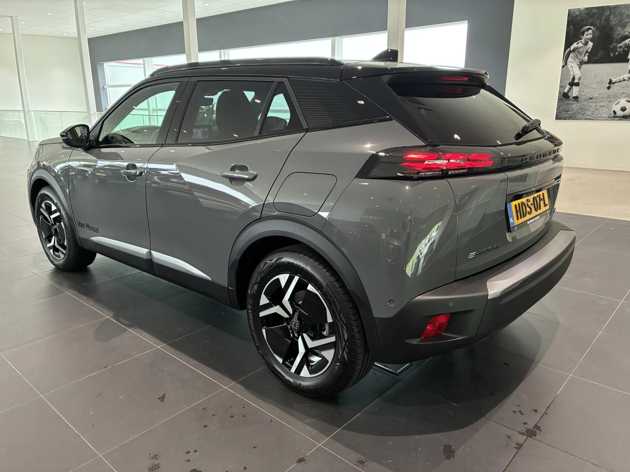 Peugeot e-2008 EV GT 54 kWh