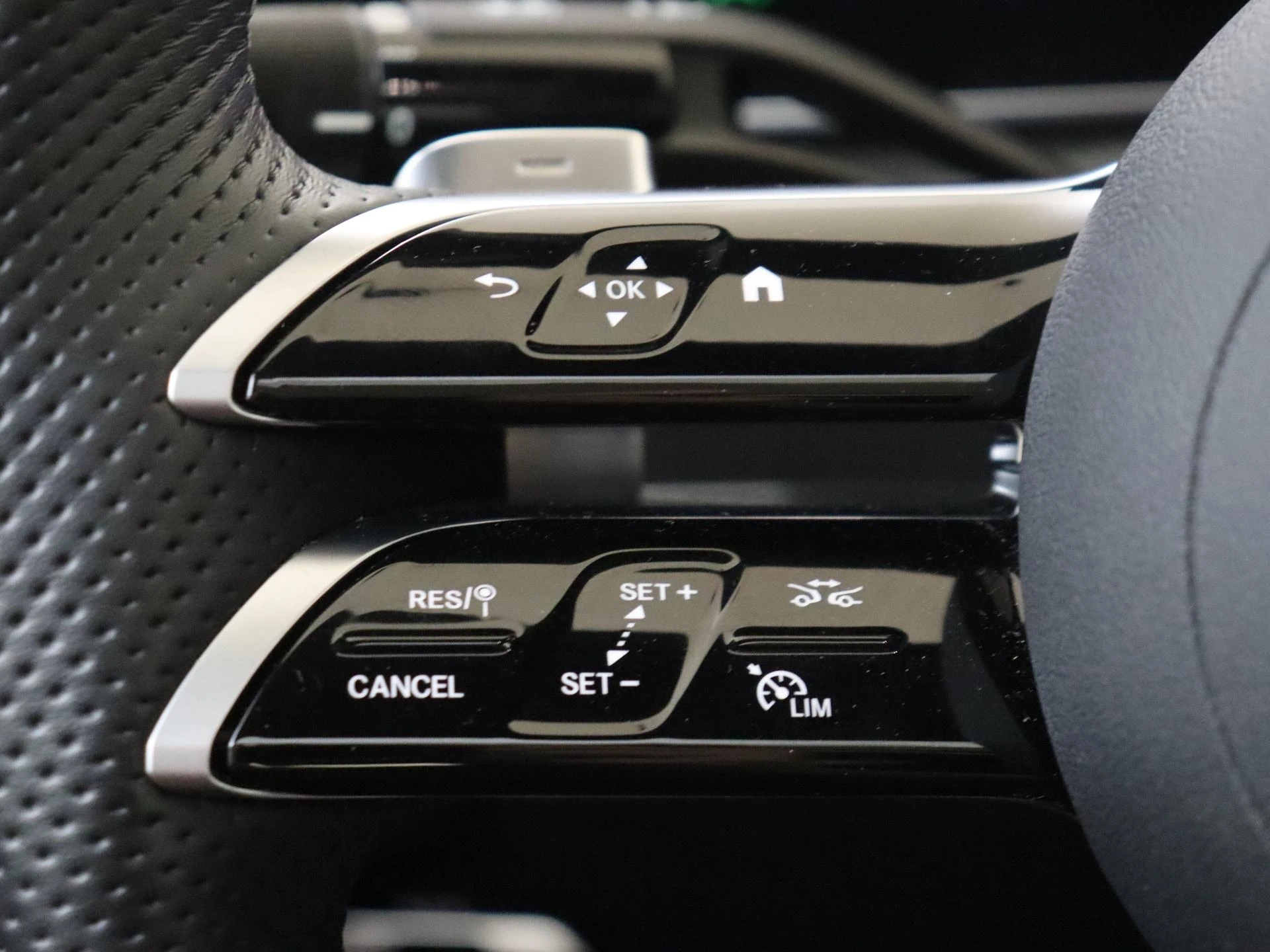 Mercedes-Benz-C-Klasse-image-12