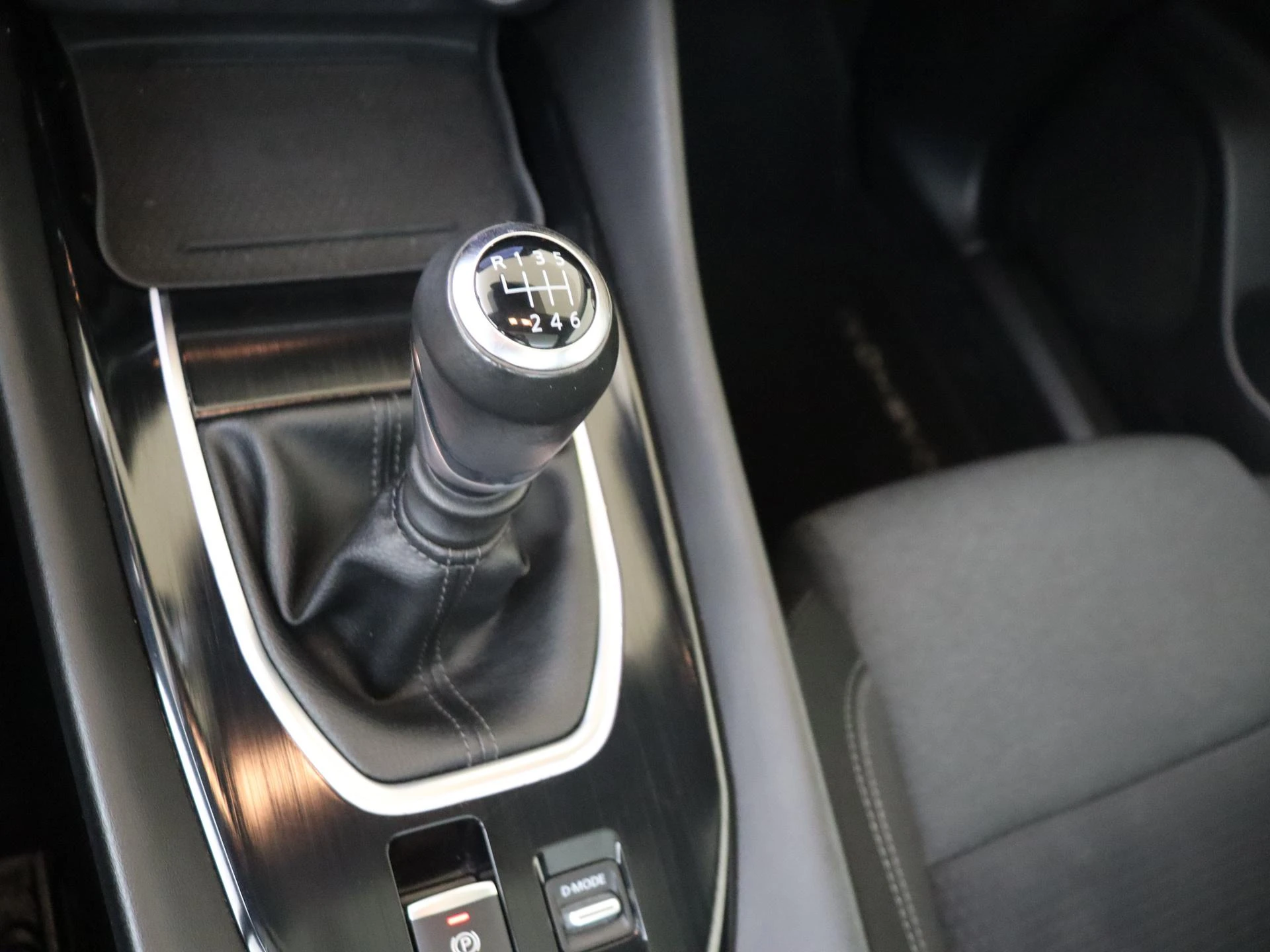 Nissan-QASHQAI-image-14