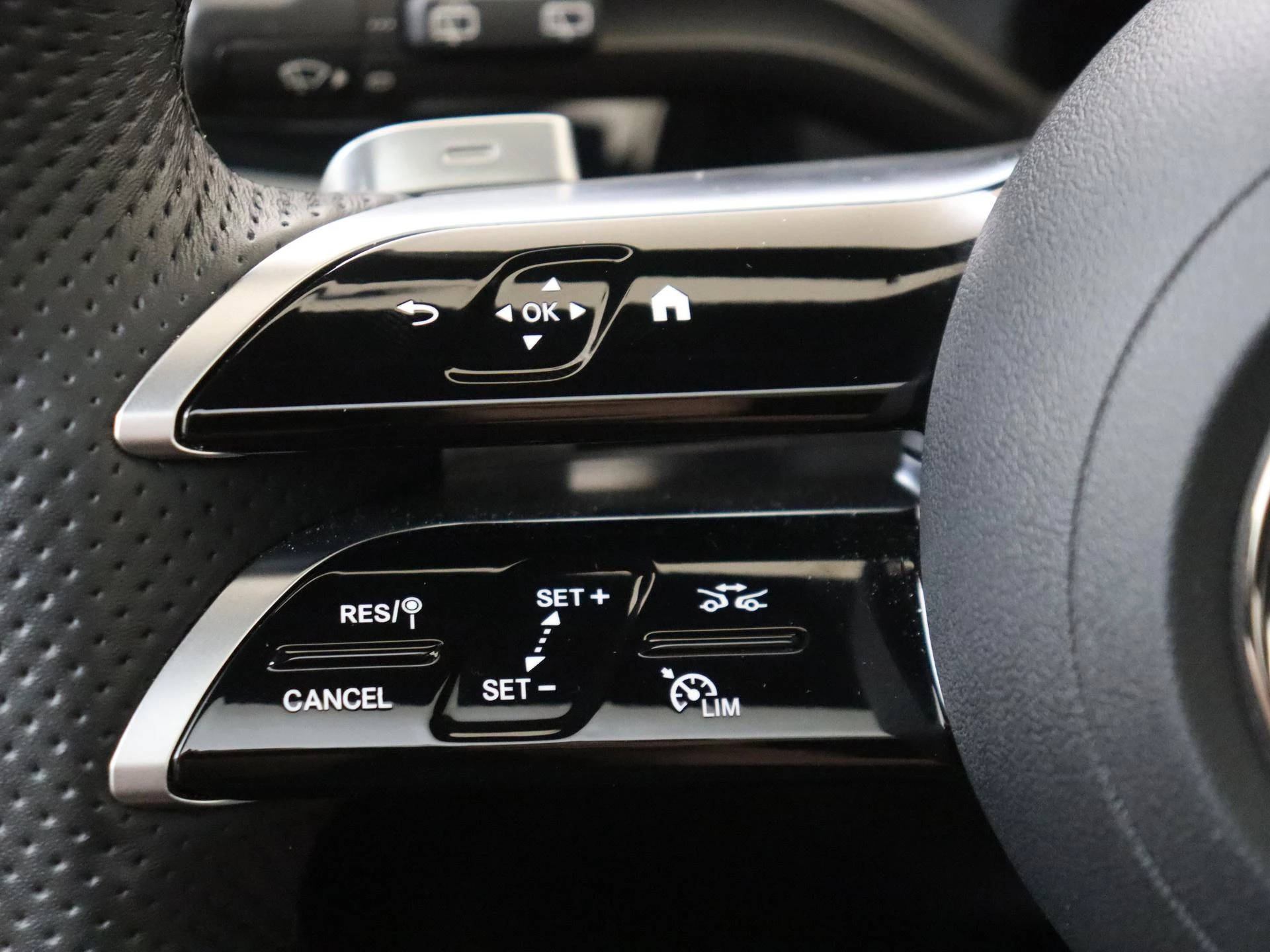 Mercedes-Benz-A-Klasse-image-12