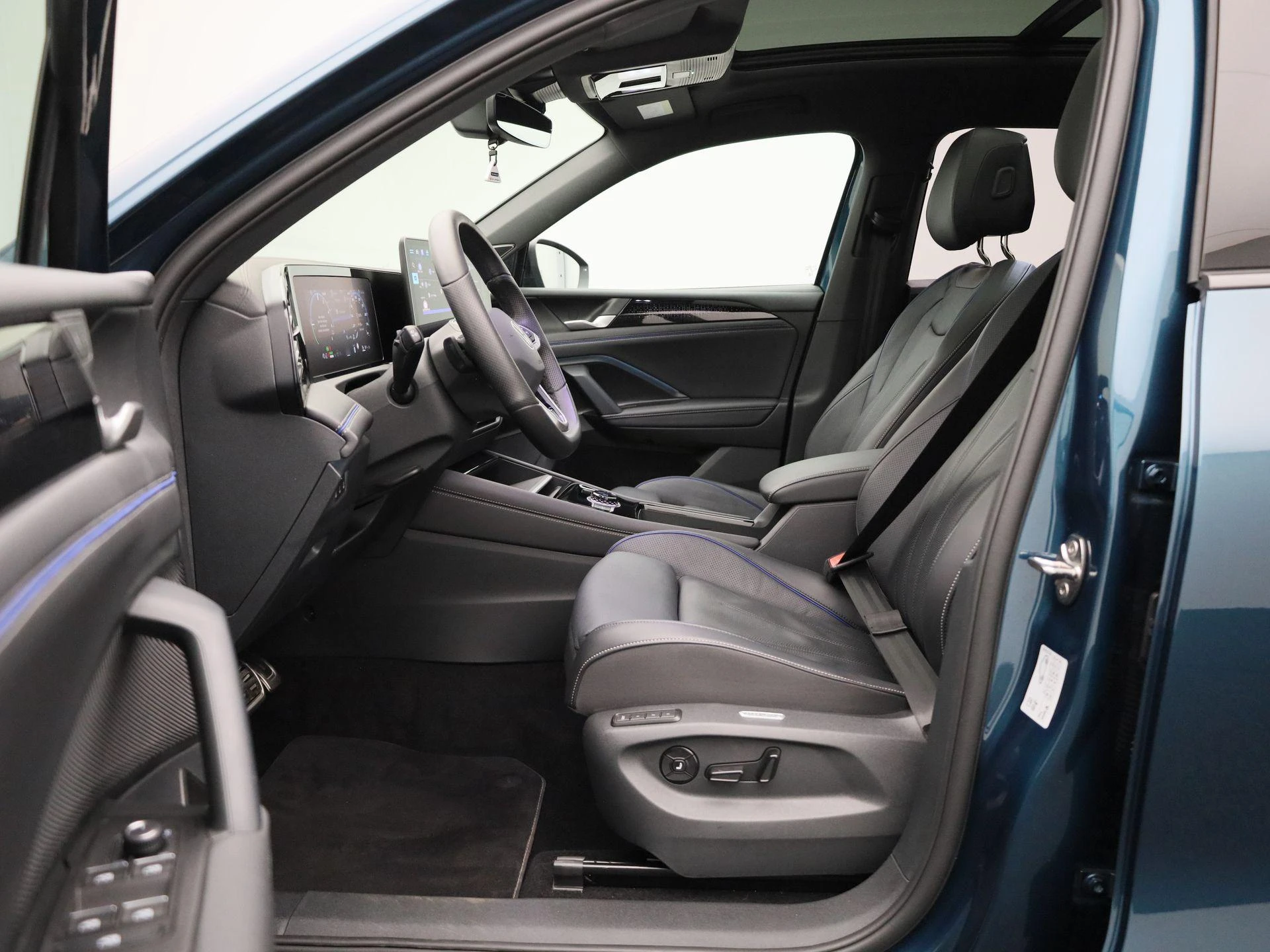 Volkswagen-Tiguan-image-10