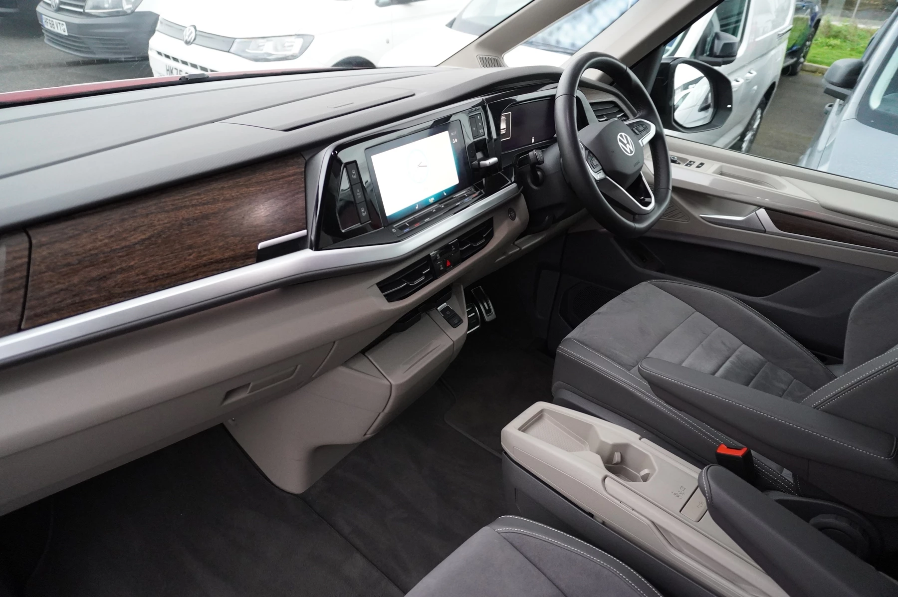 Volkswagen-Multivan-image-1
