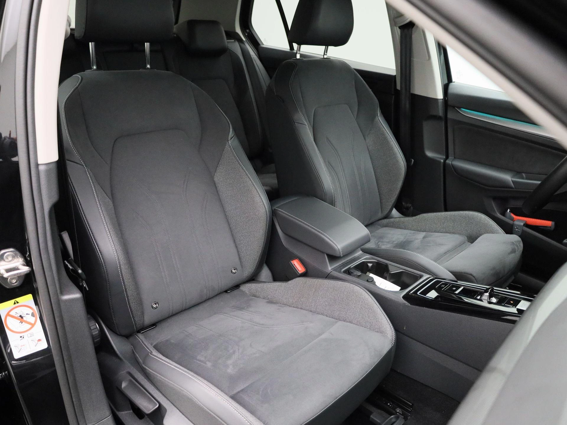 Volkswagen-Golf-image-46
