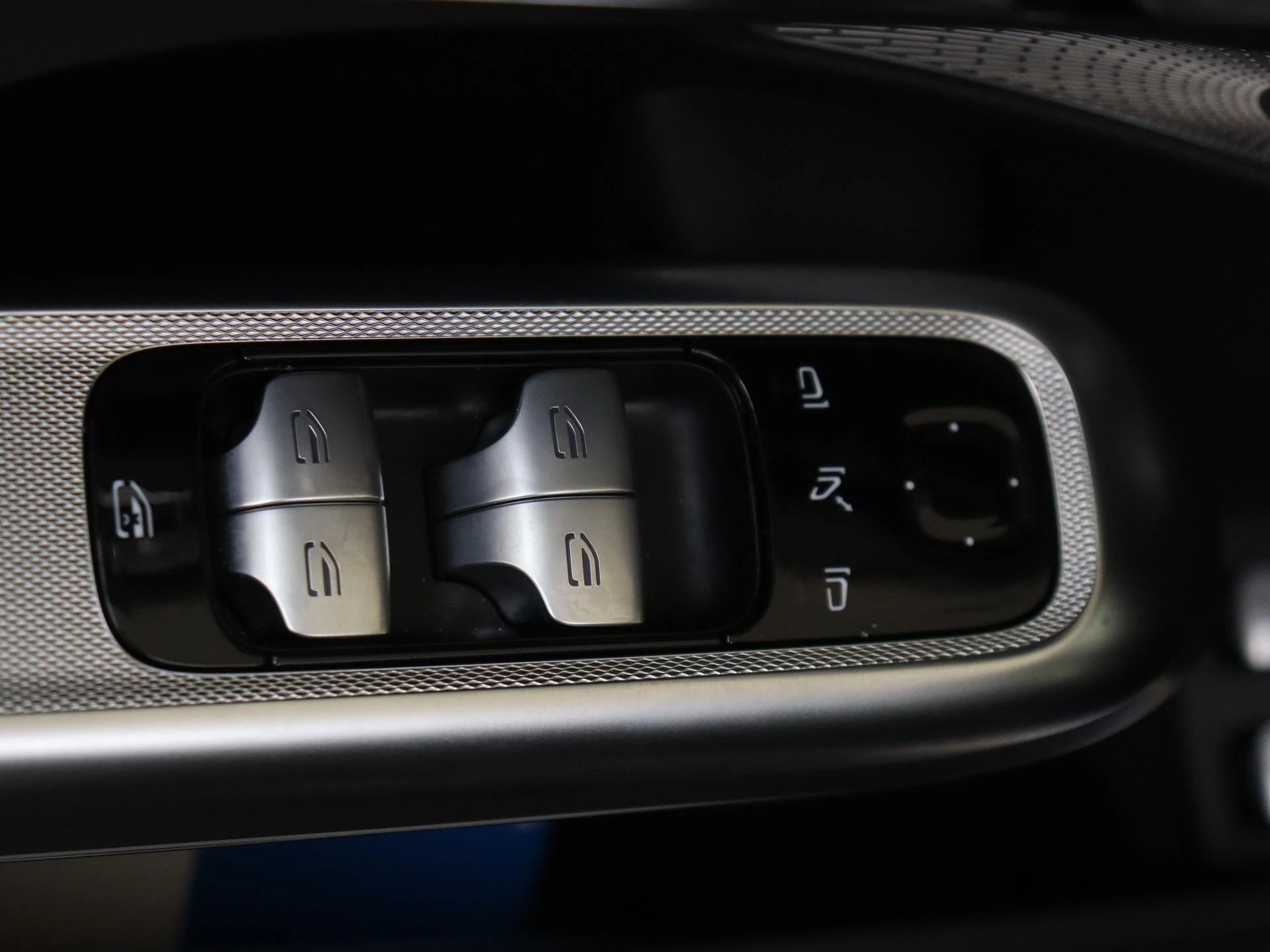 Mercedes-Benz-E-Klasse-image-24