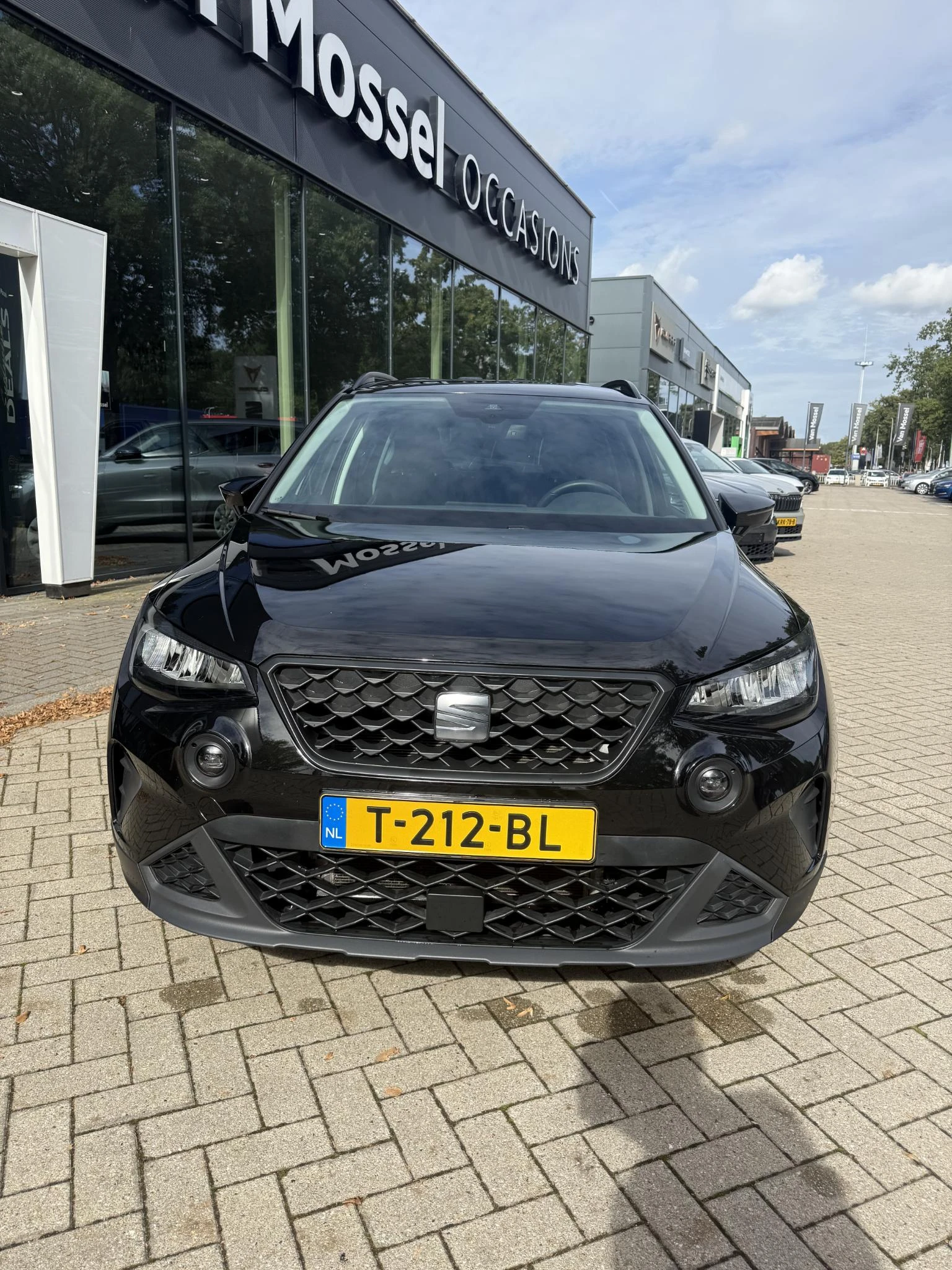SEAT-Arona-image-1