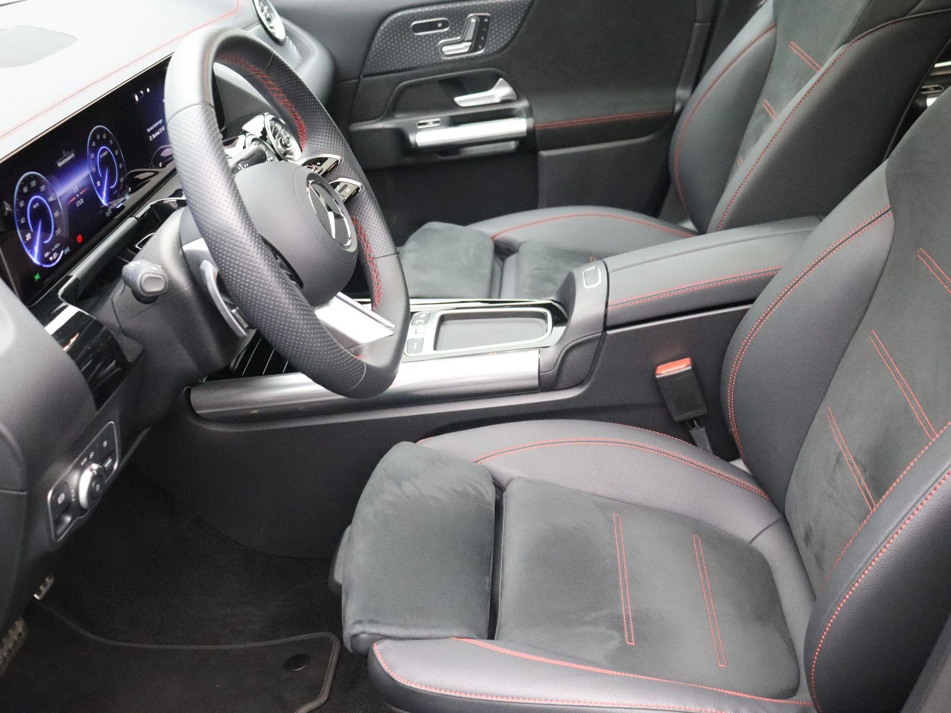 Mercedes-Benz-EQA-image-12