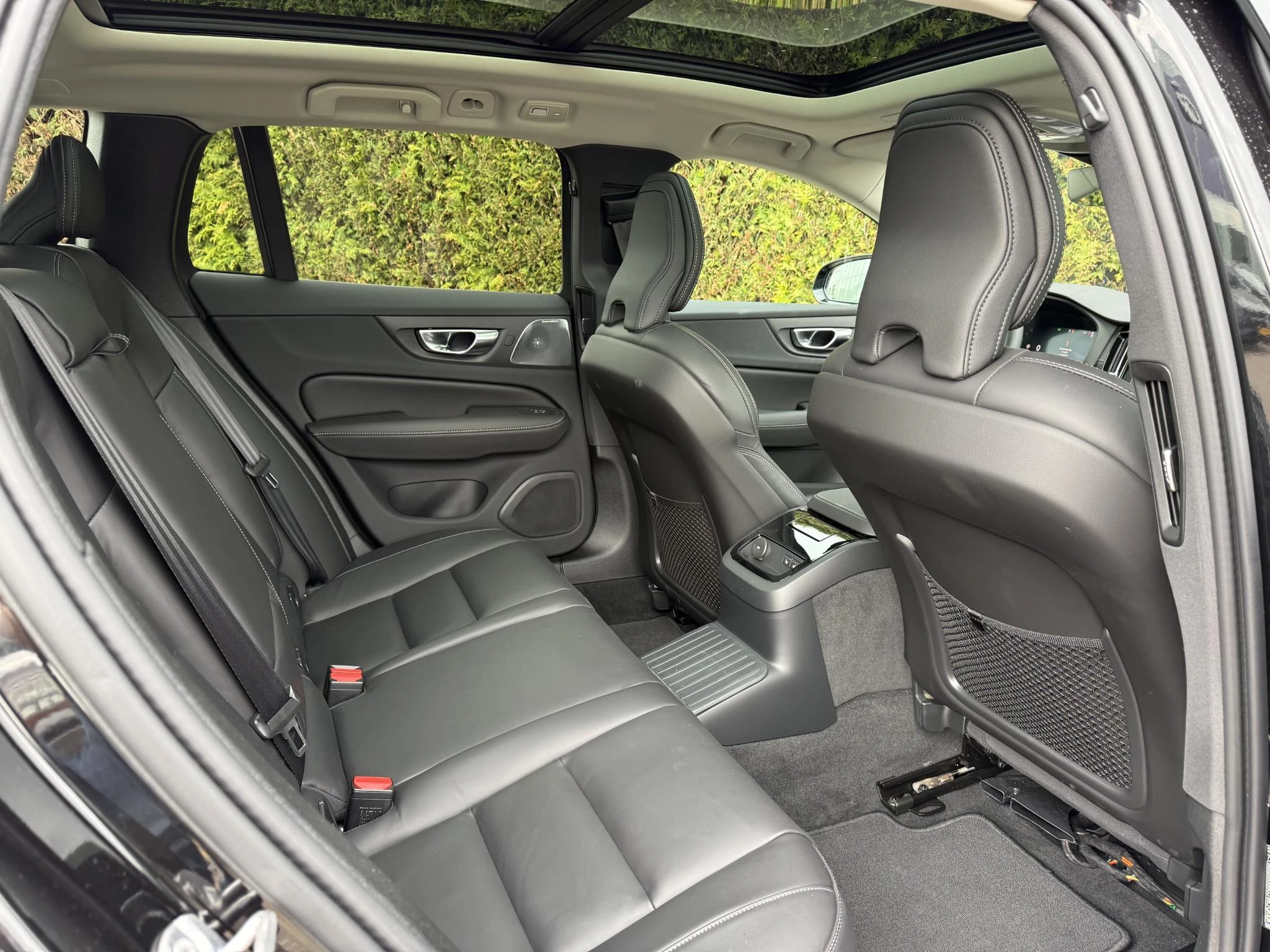 Volvo V60 T8 Plug-in hybrid AWD Ultra Dark