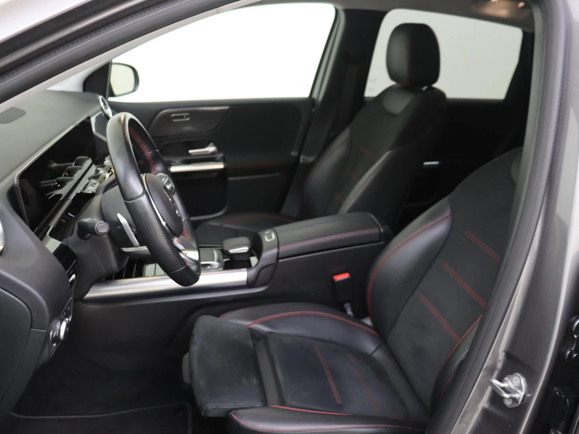 Mercedes-Benz-B-Klasse-image-9
