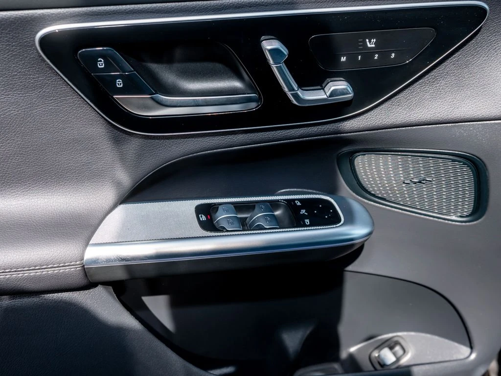 Mercedes-Benz-GLC 300 d-image-14