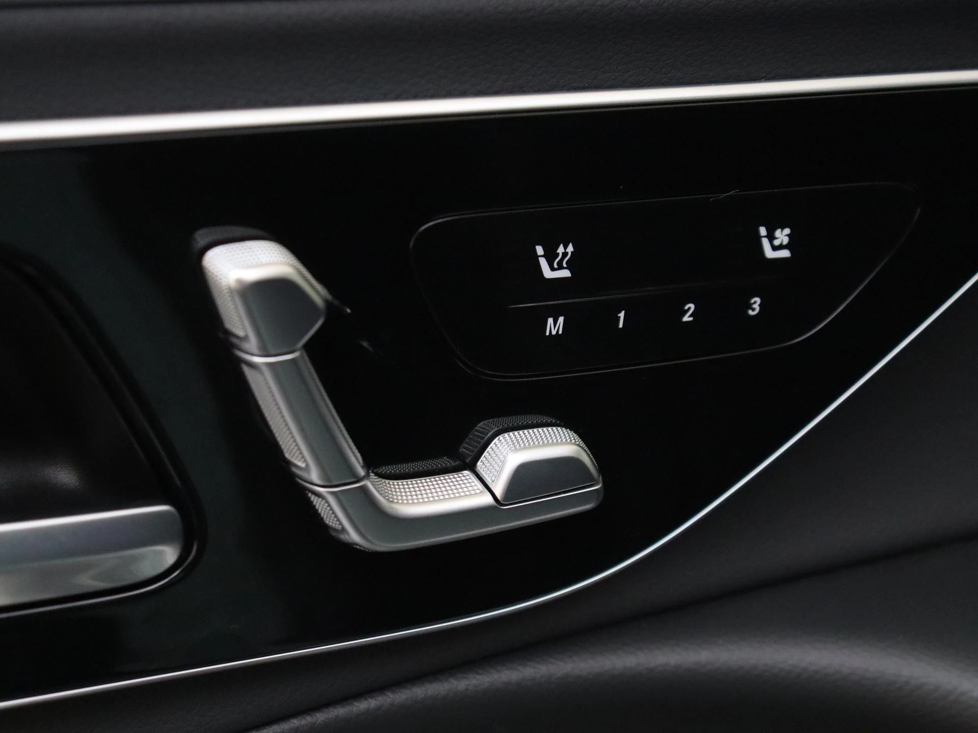 Mercedes-Benz-E-Klasse-image-24