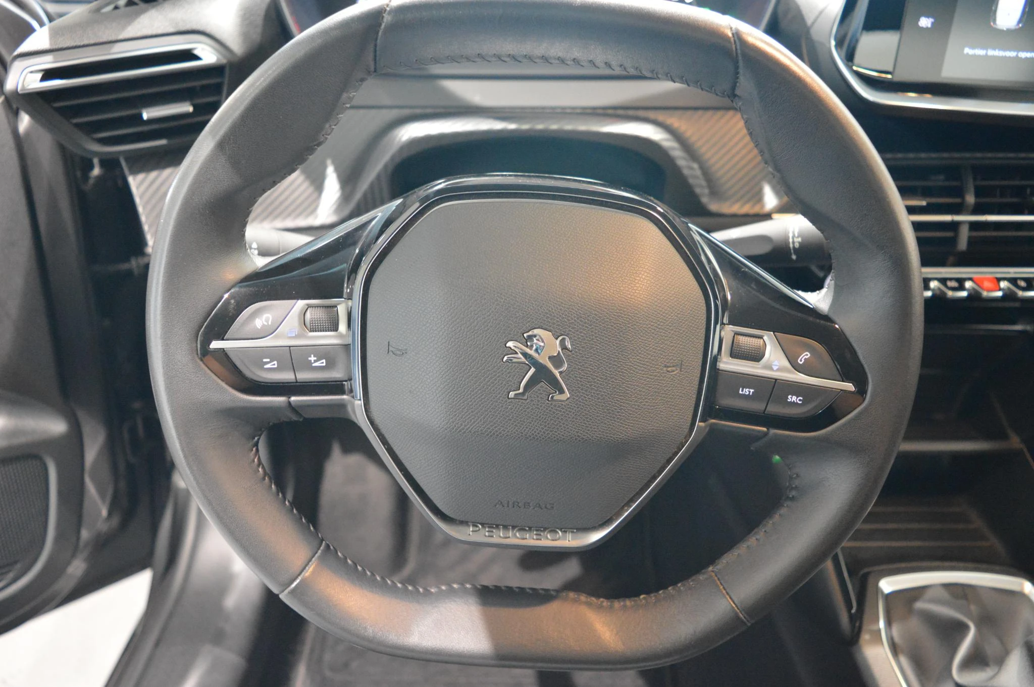 Peugeot-208-image-12
