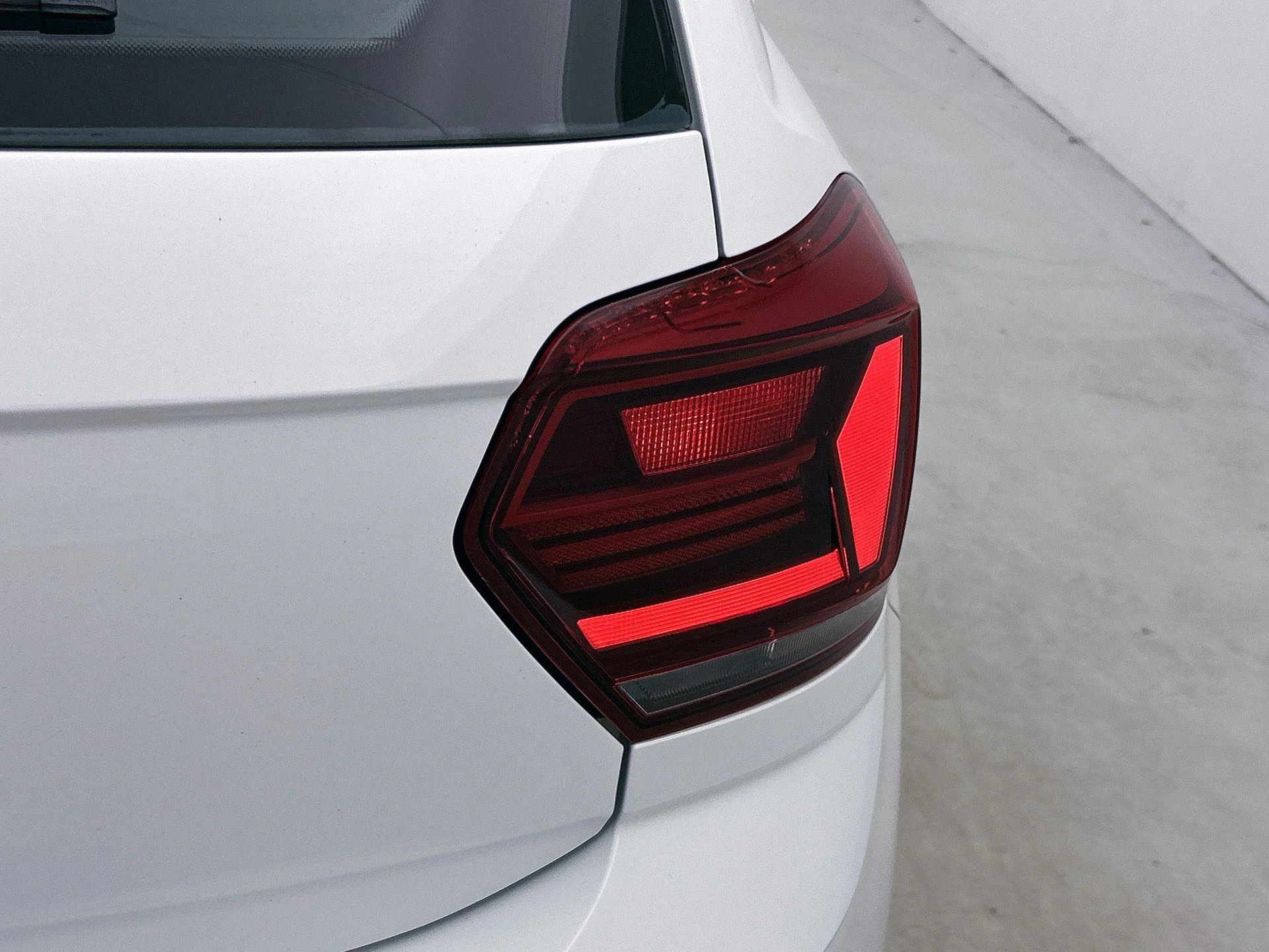Volkswagen-Polo-image-13