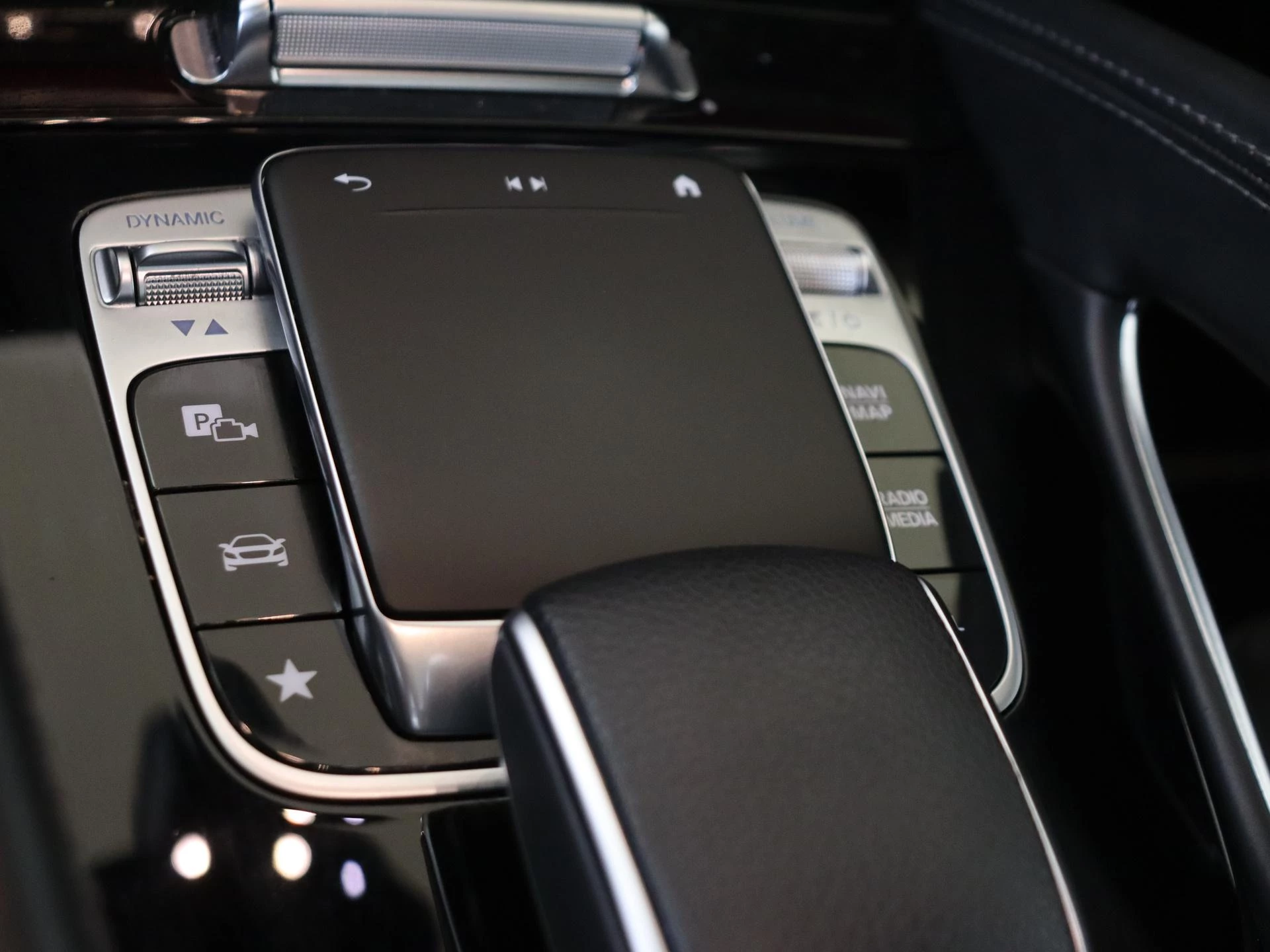 Mercedes-Benz-GLE-image-28