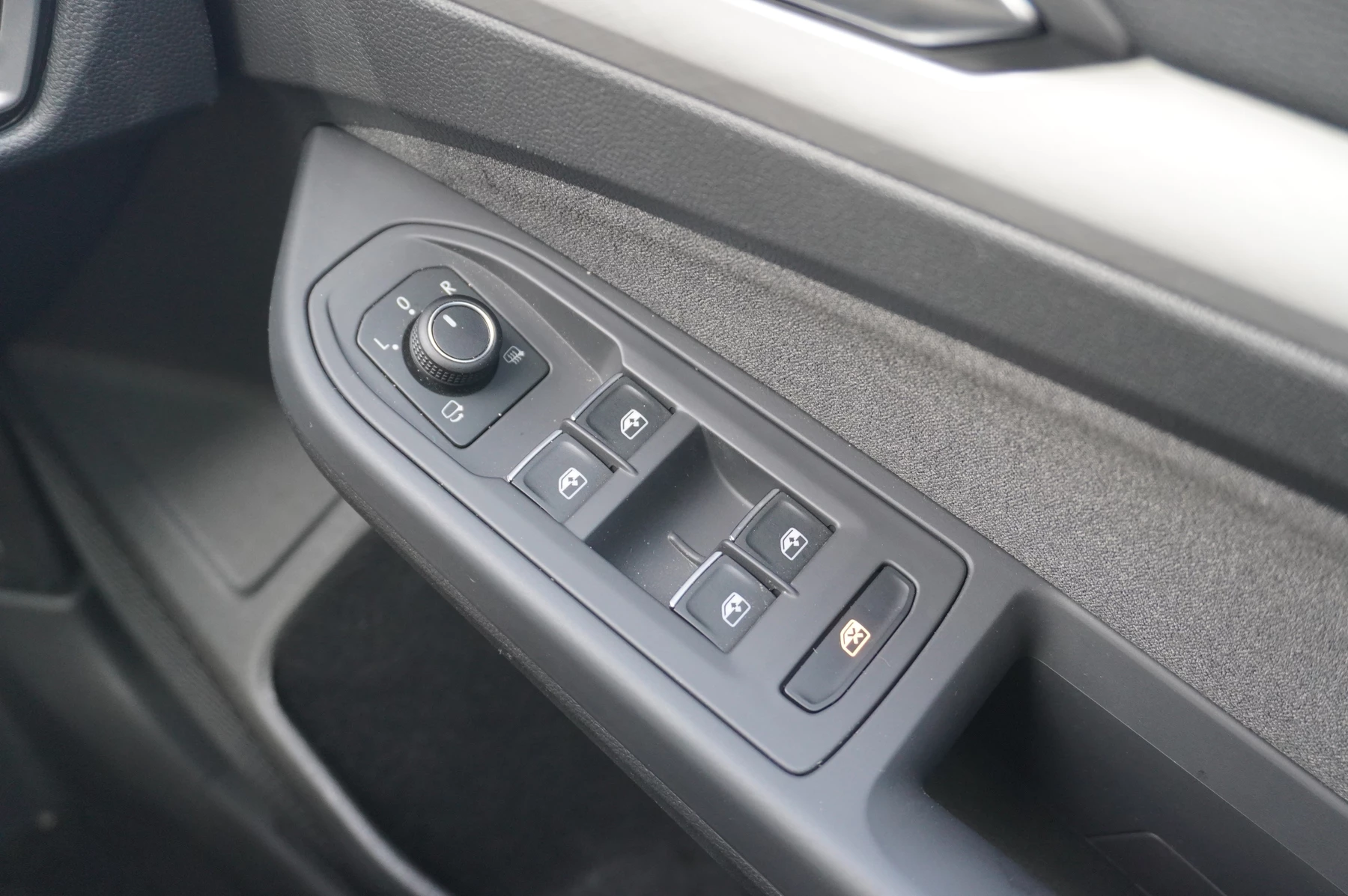 Volkswagen-Golf-image-31