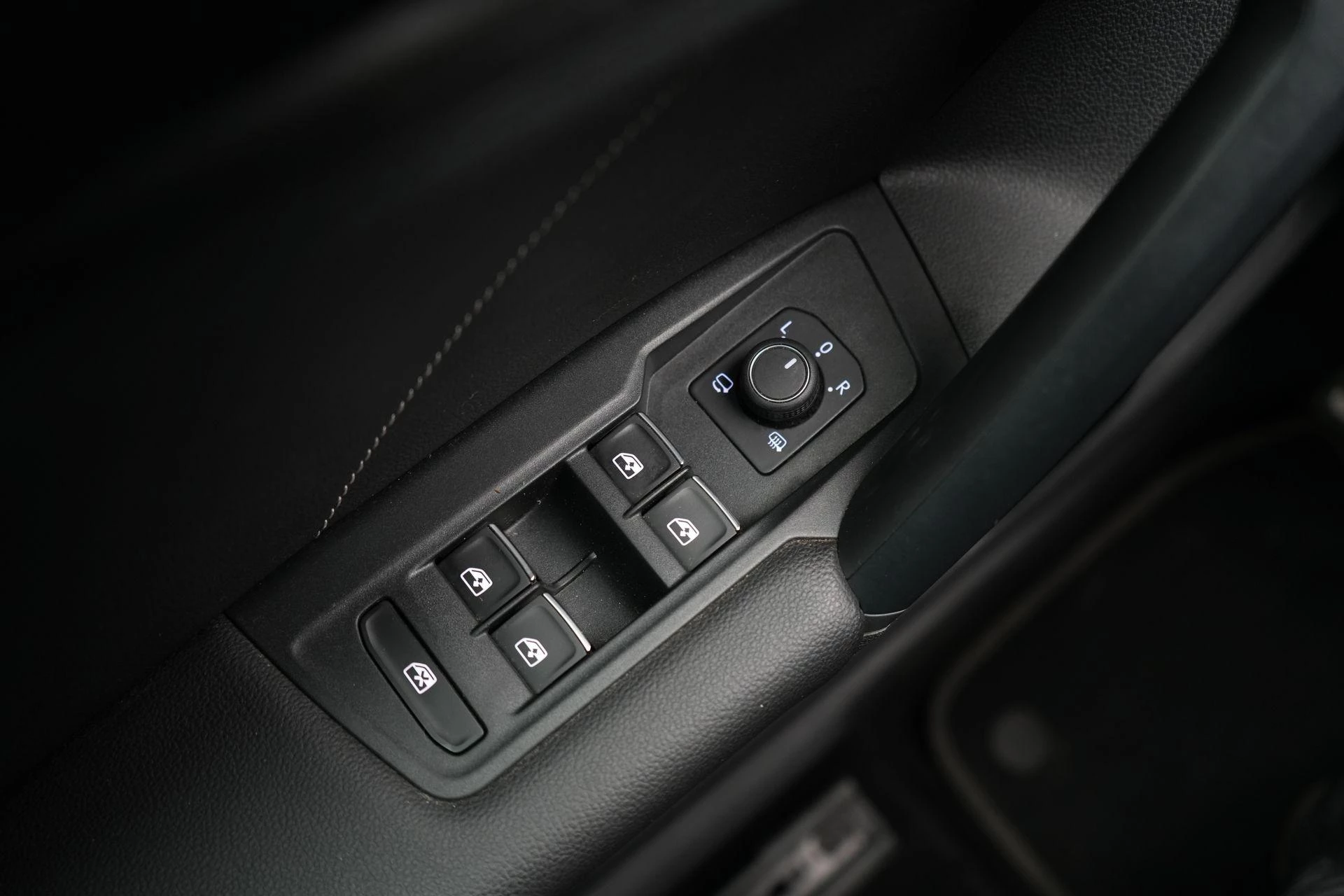 Volkswagen-Tiguan-image-38