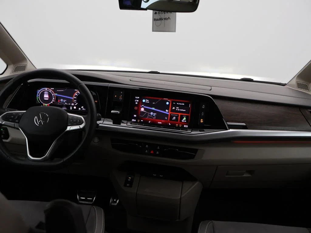 Volkswagen-Multivan-image-12