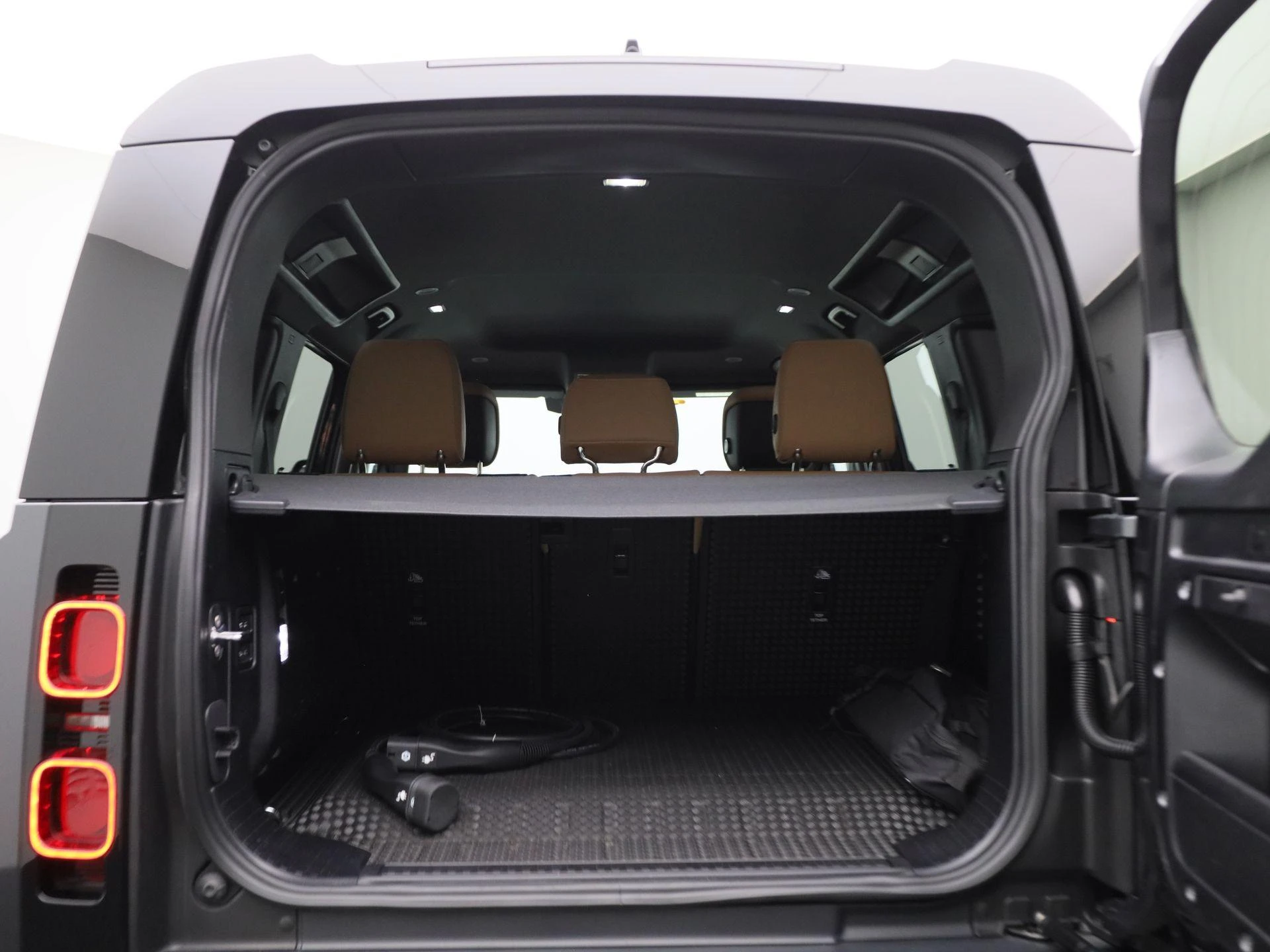 Land Rover-Defender-image-14