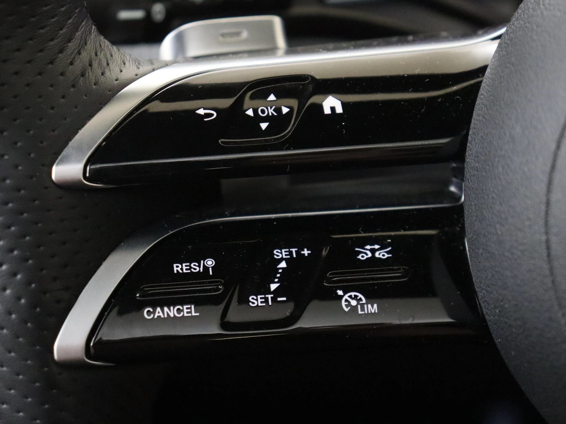 Mercedes-Benz-GLC-image-14
