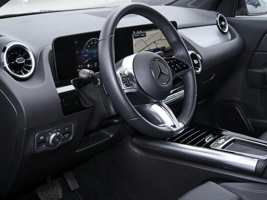 Mercedes-Benz-GLA 200-image-9