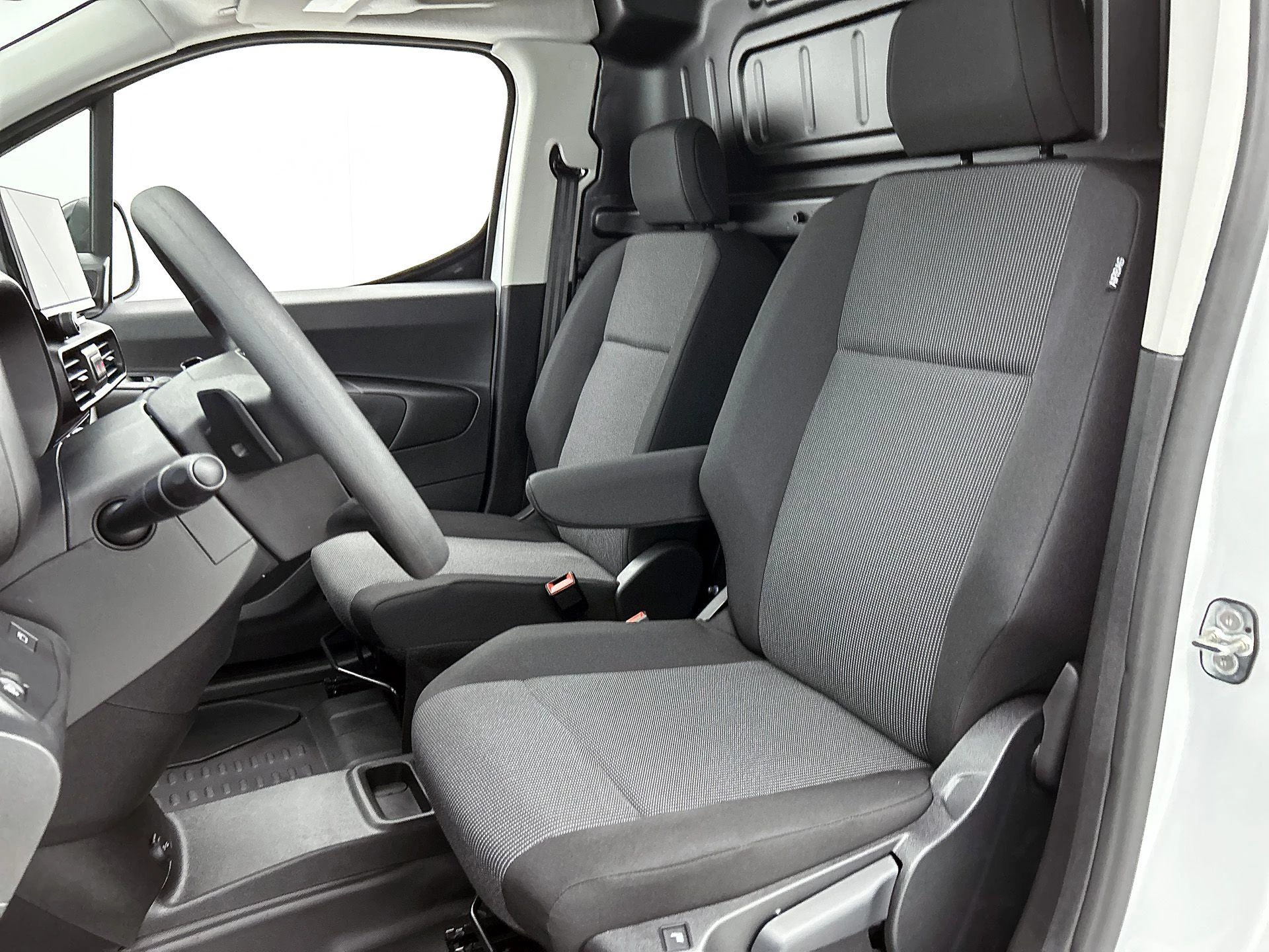 Opel-Combo-e-image-36