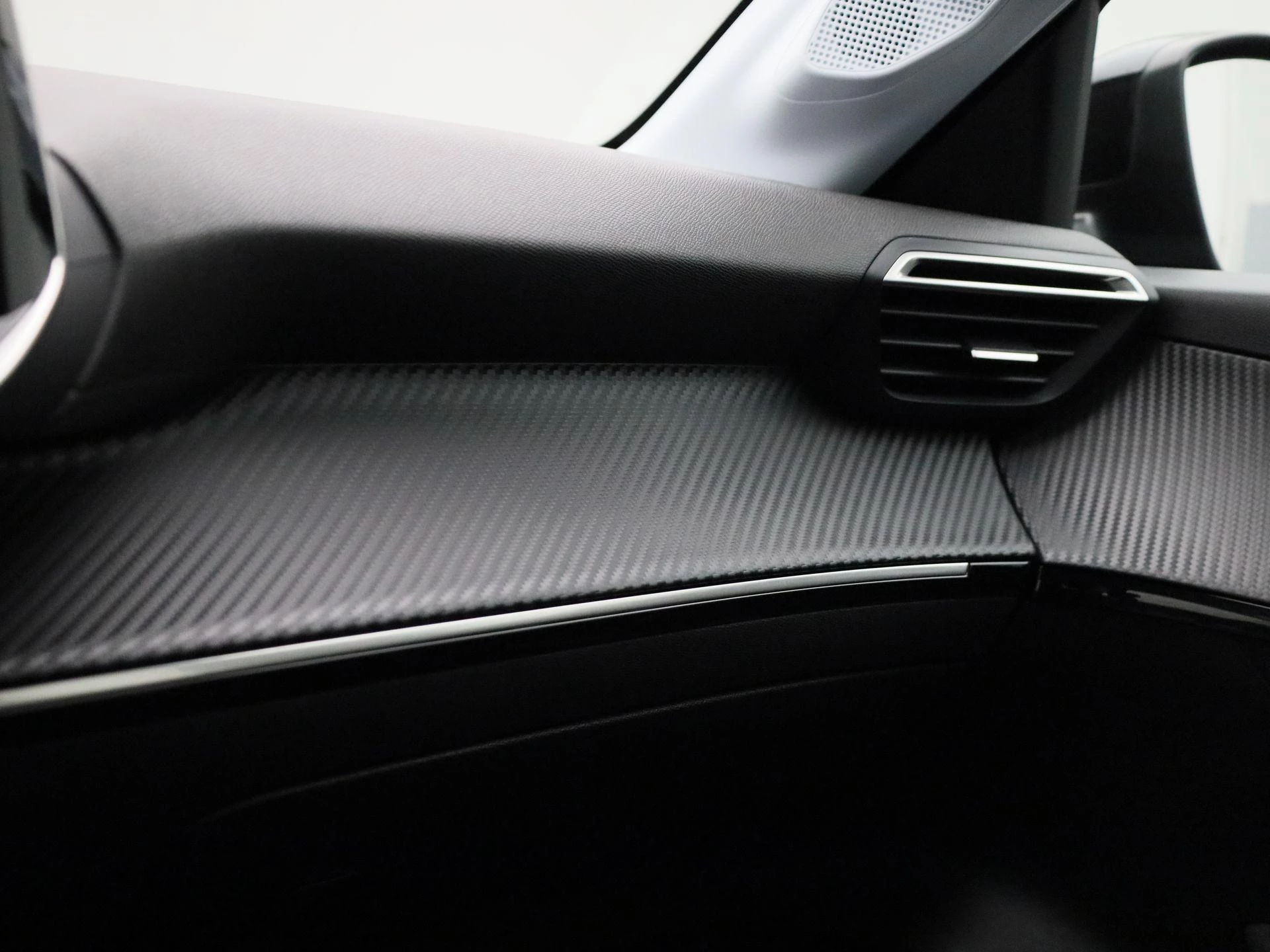 Peugeot-e-208-image-25