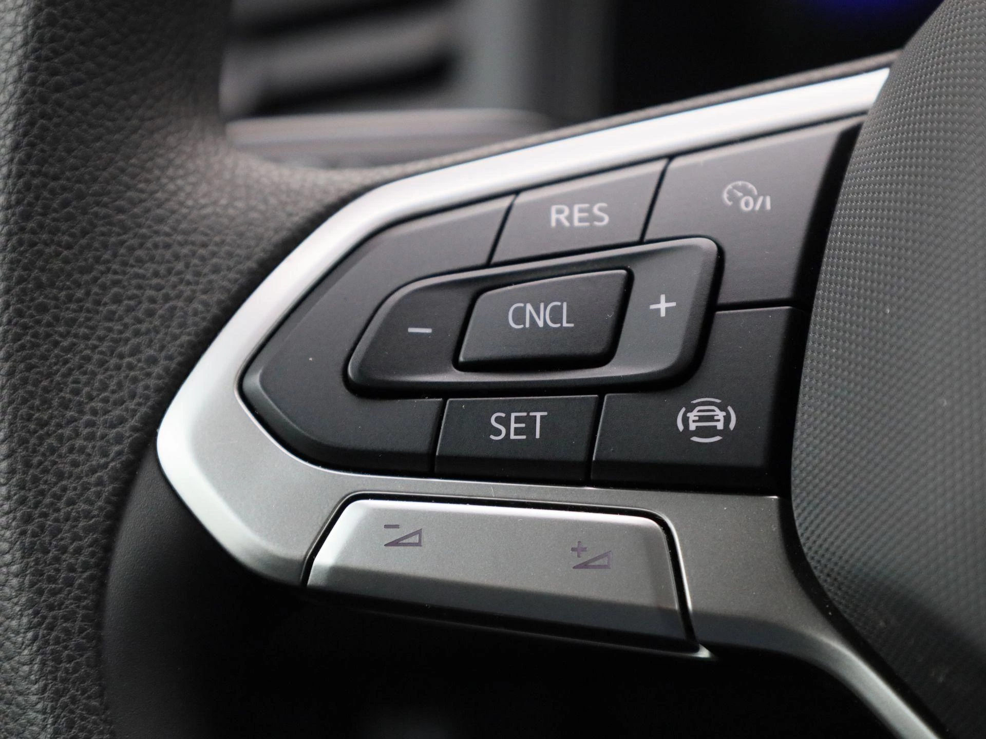 Volkswagen-Polo-image-17