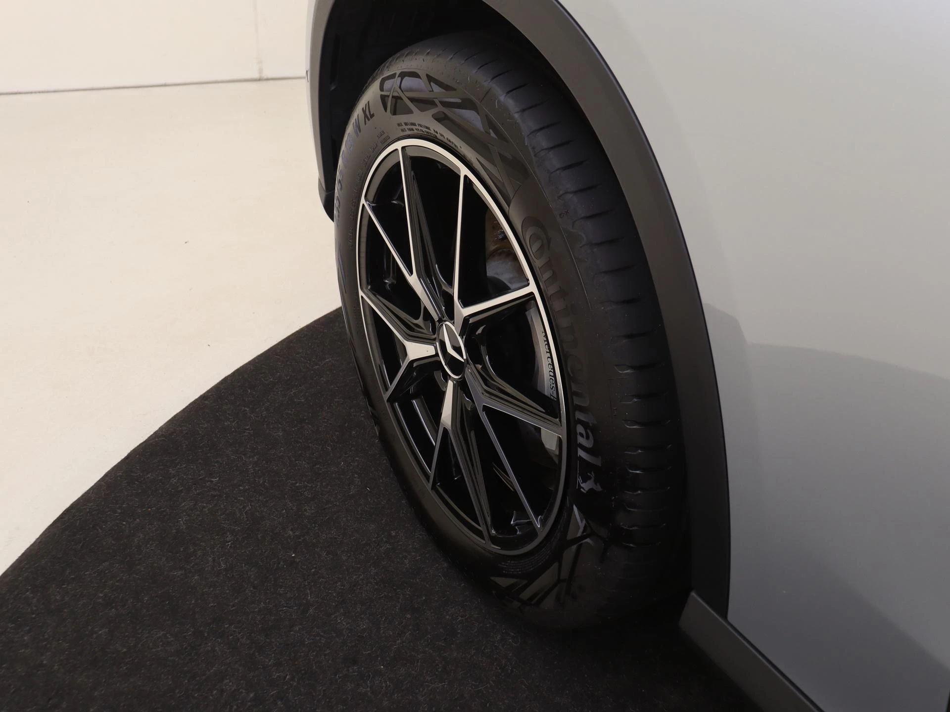 Mercedes-Benz-GLC-image-29