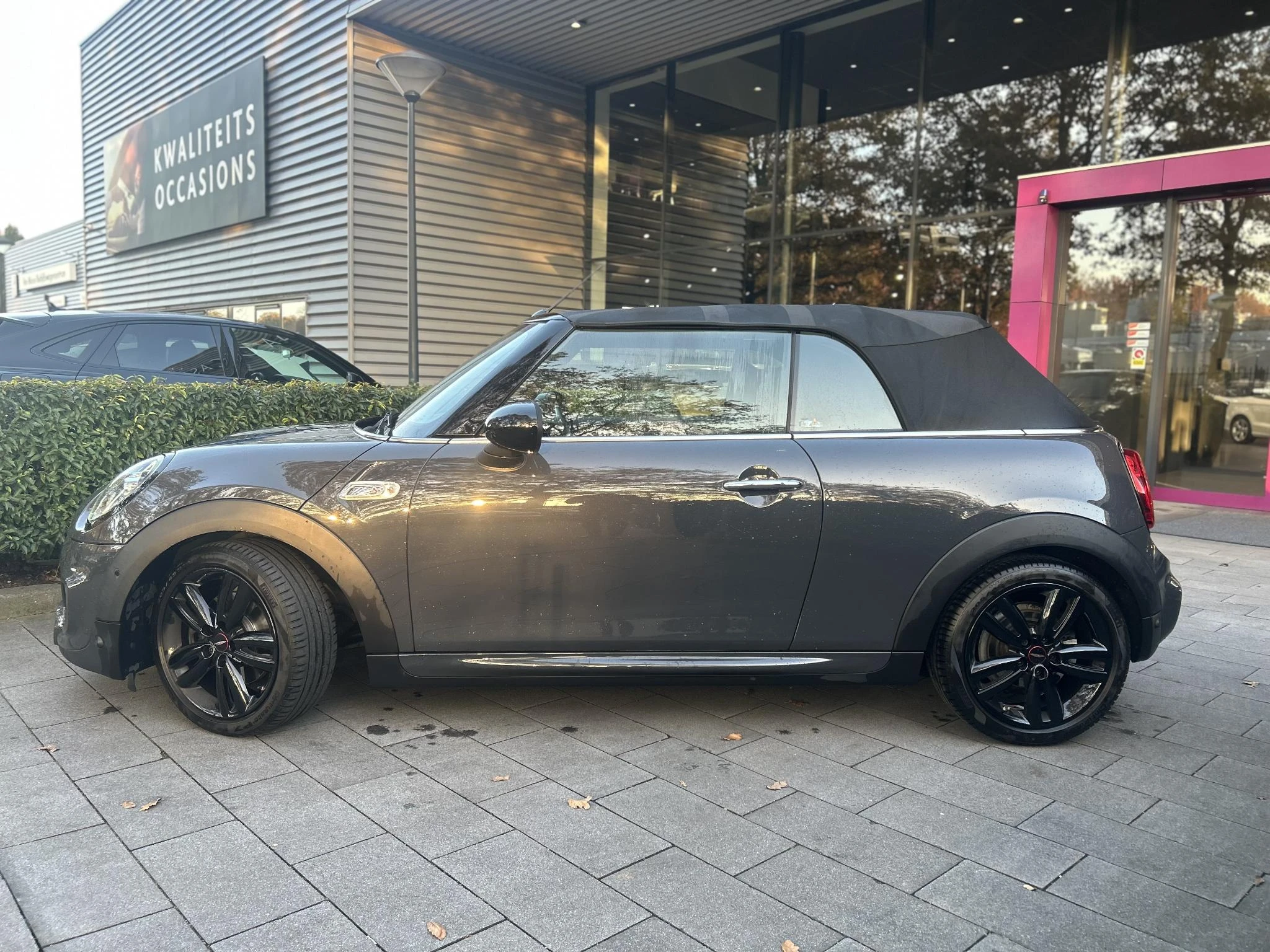 MINI-Cooper S Cabrio-image-4