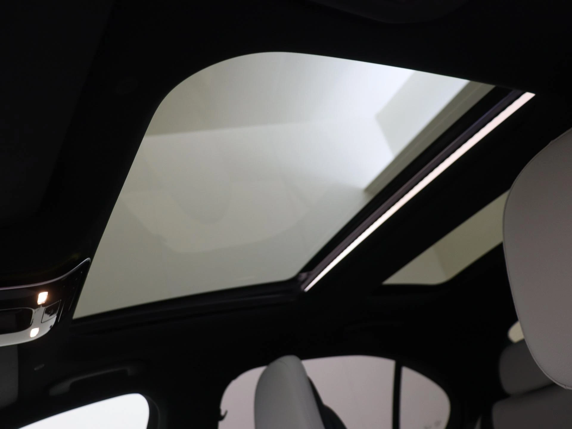 Mercedes-Benz-C-Klasse-image-27