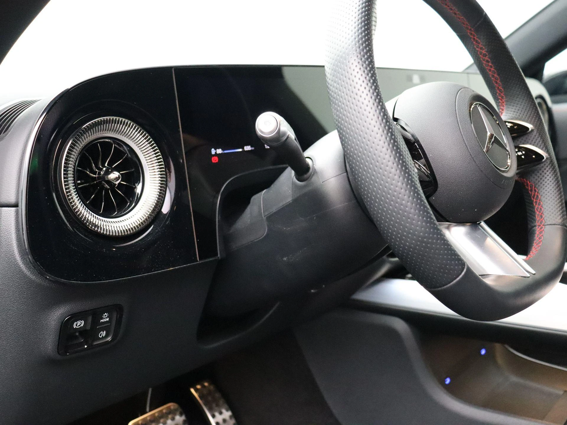 Mercedes-Benz-CLA-image-10