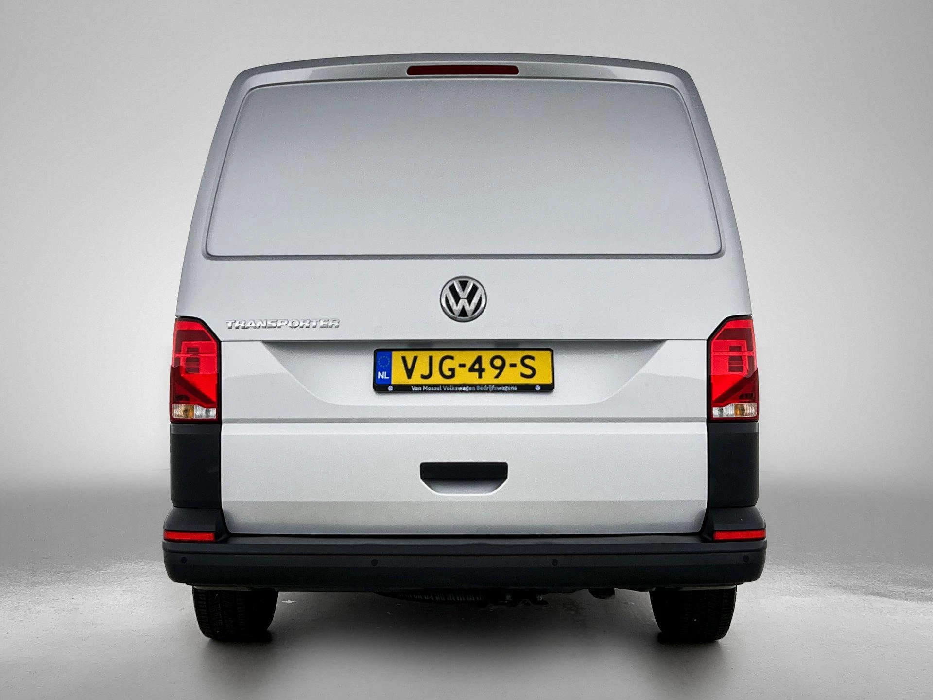 Volkswagen-Transporter-image-4