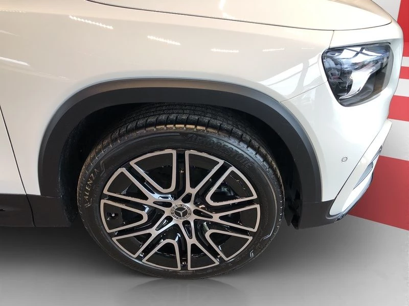 Mercedes-Benz-GLB-image-4