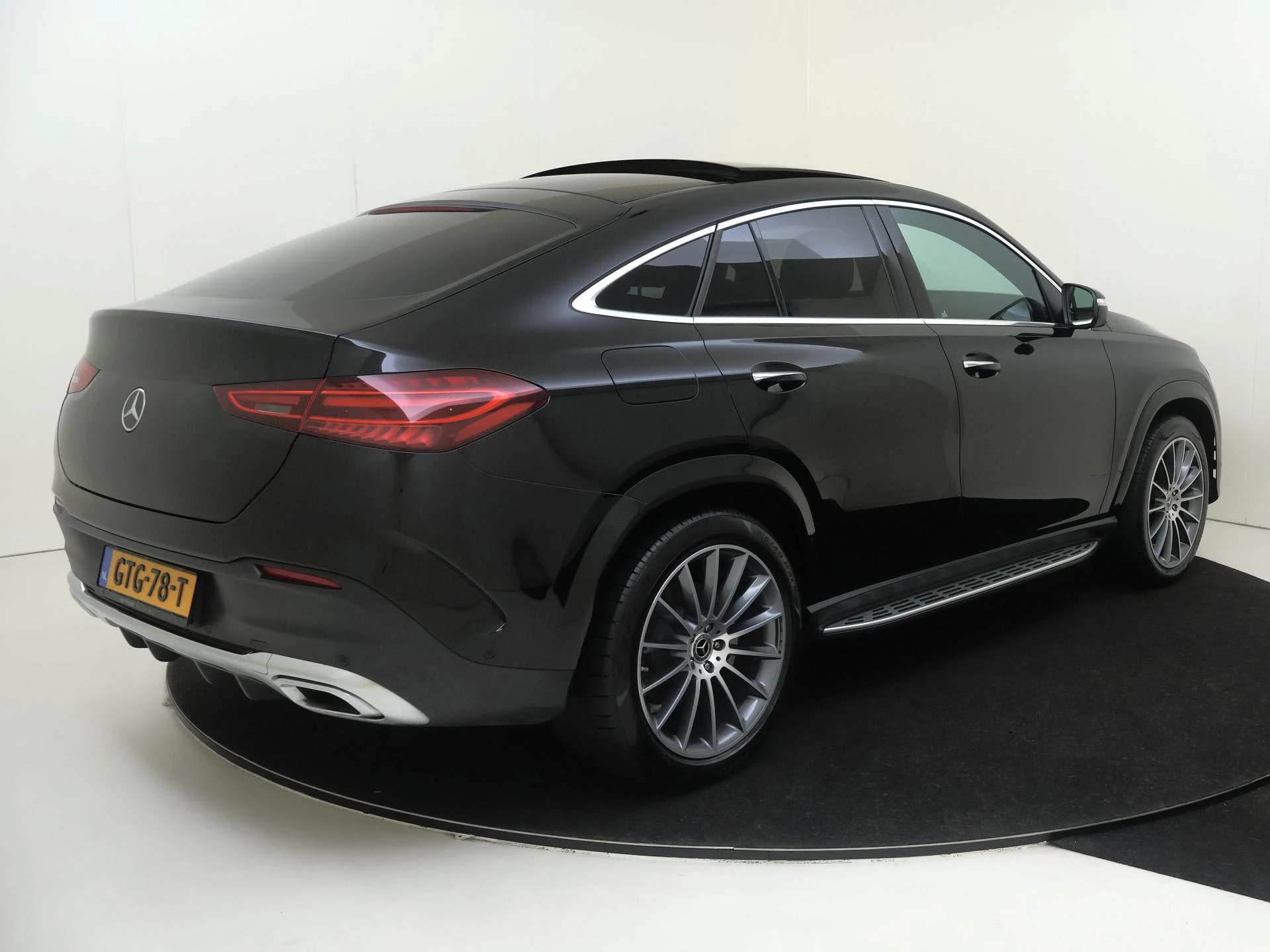 Mercedes-Benz-GLE-image-1