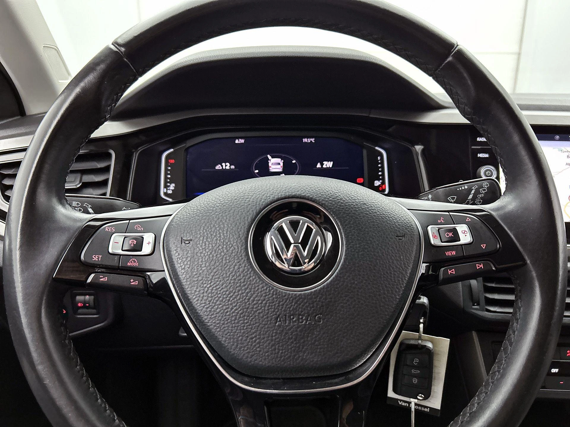 Volkswagen-Polo-image-32