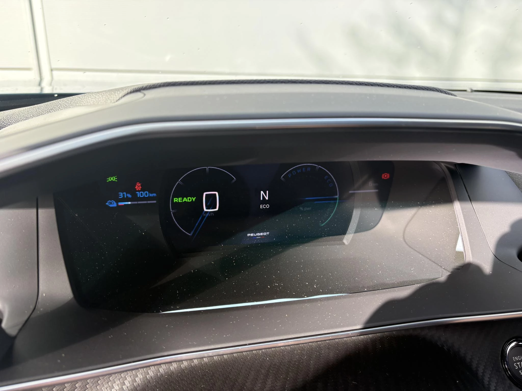 Peugeot-e-2008-image-12