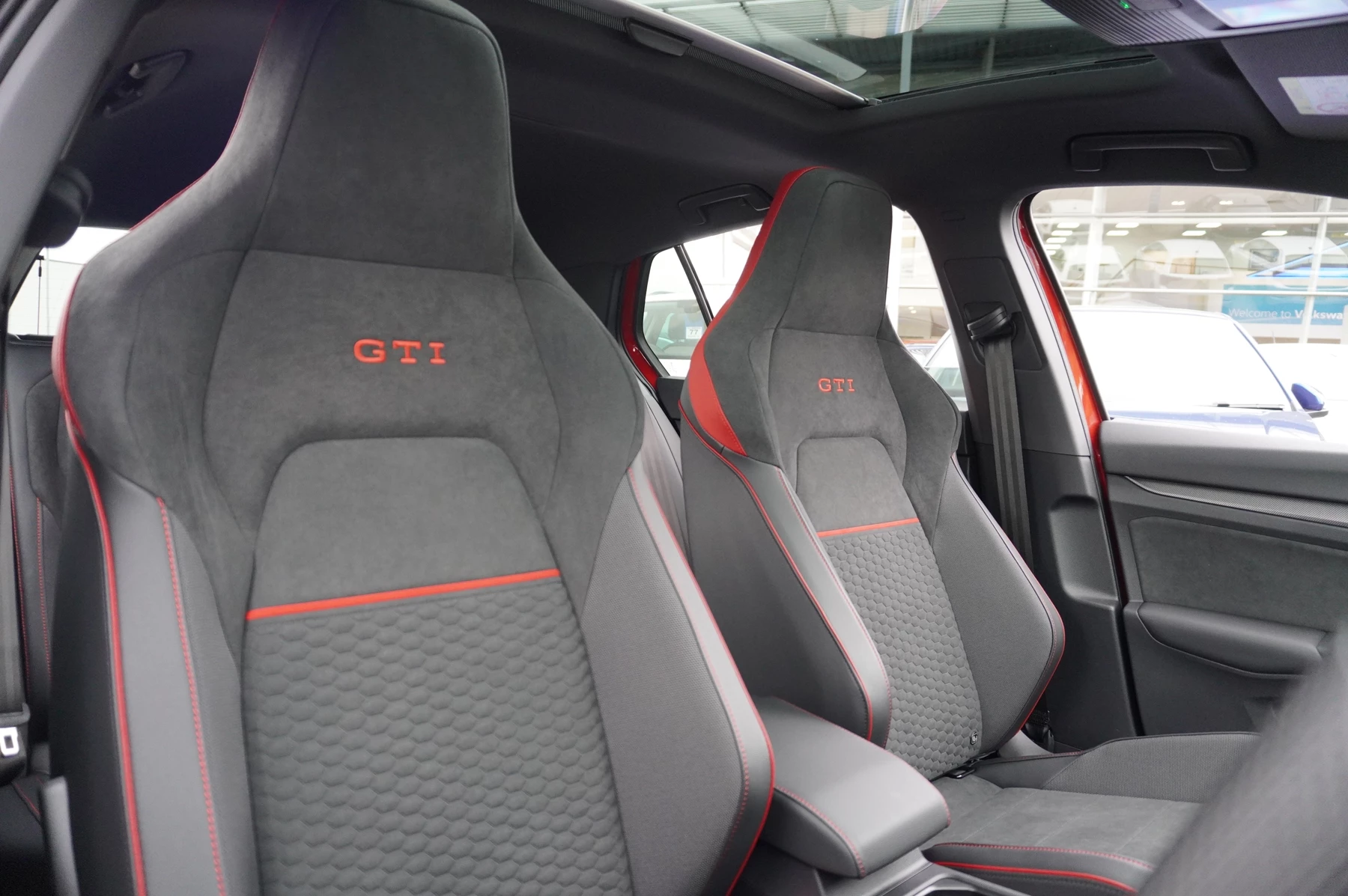 Volkswagen-Golf-image-51