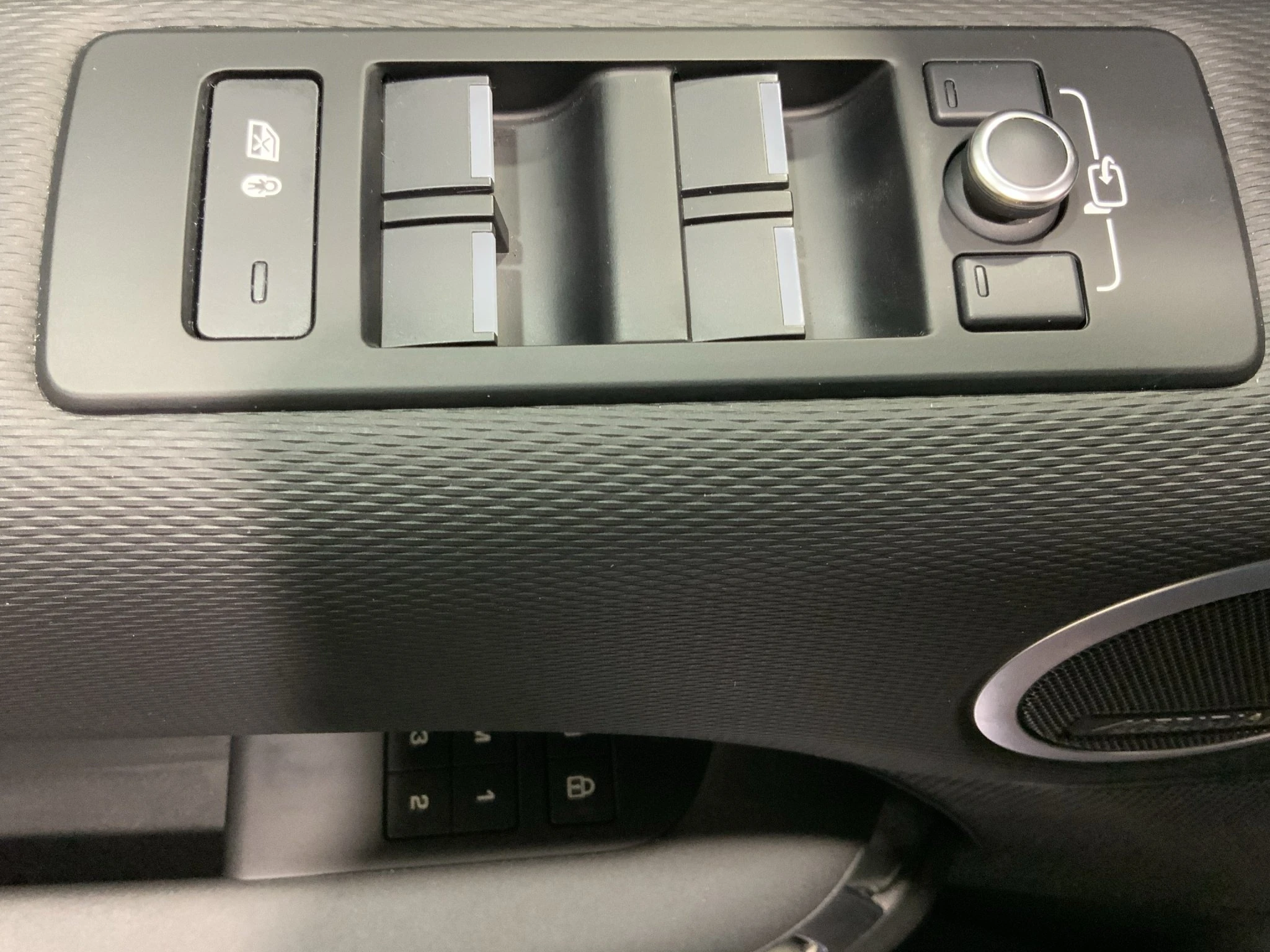 Land Rover-Discovery-image-20