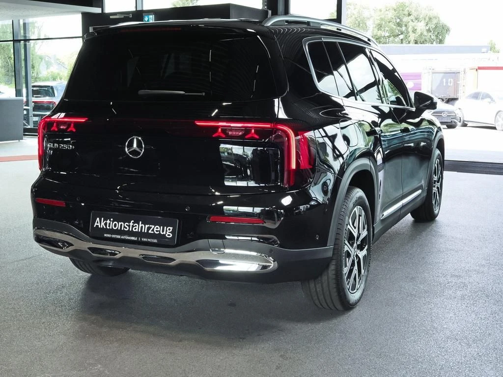 Mercedes-Benz-GLB 250+-image-4