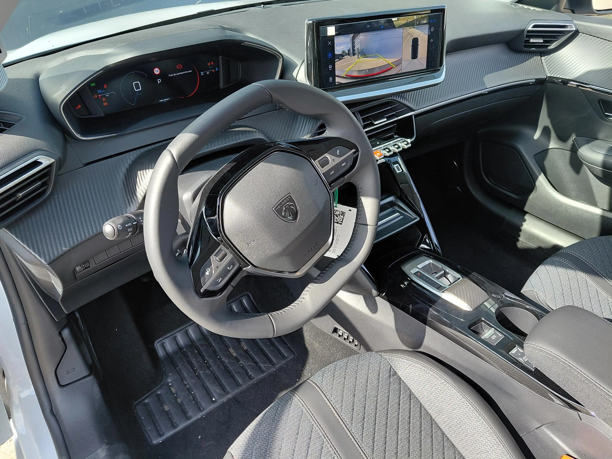 Peugeot-208-image-1