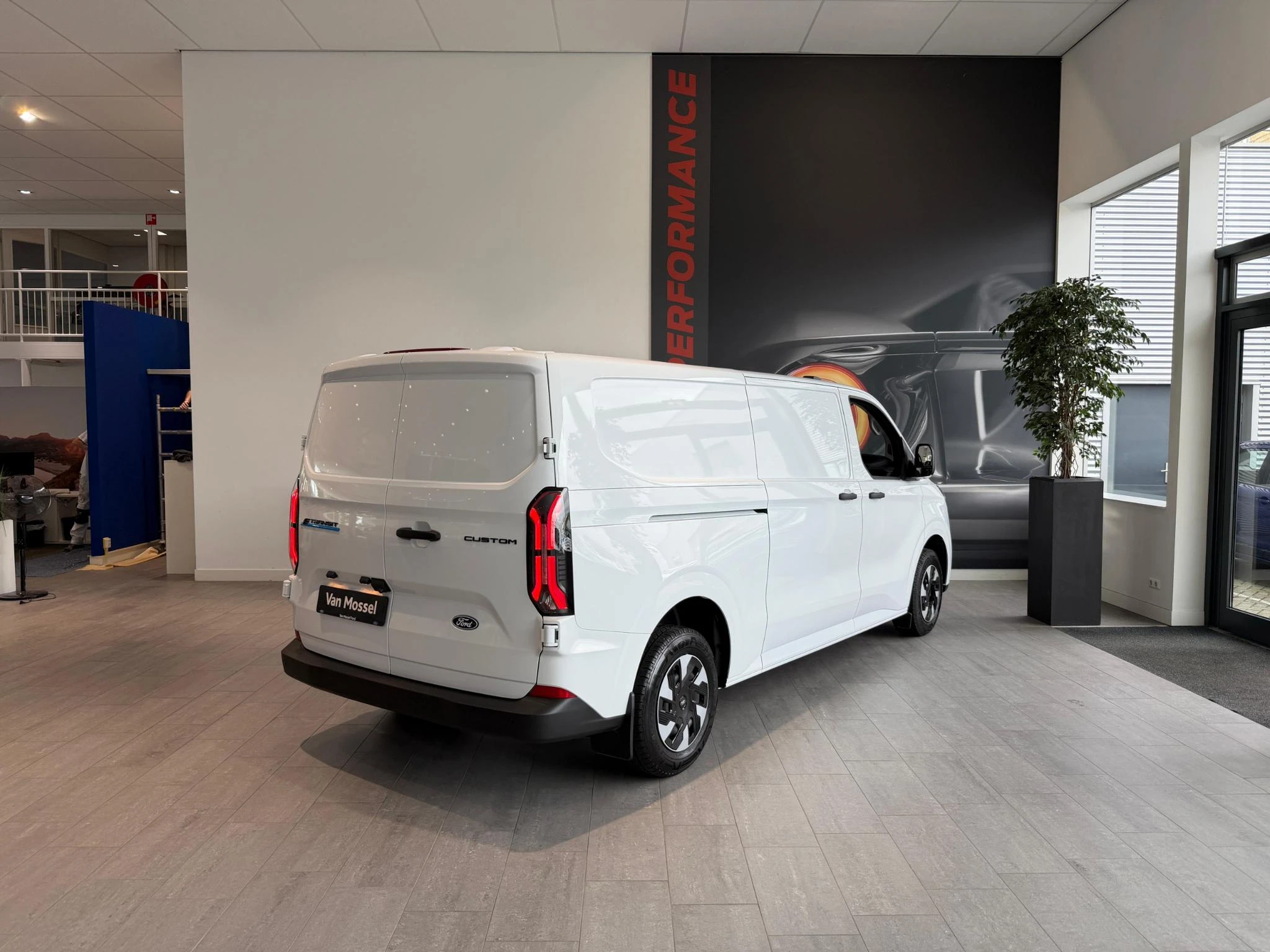 Ford-E-Transit Custom-image-5