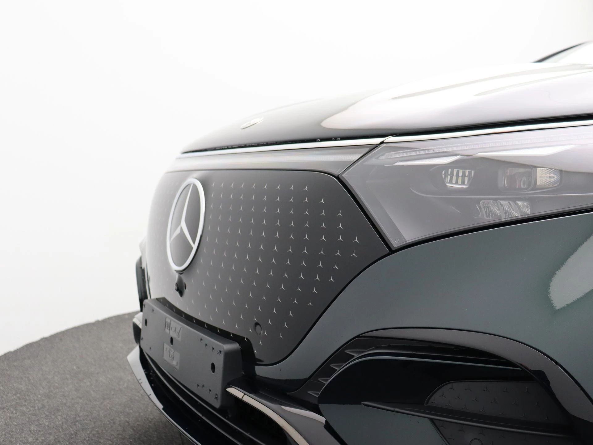 Mercedes-Benz-EQS-image-7