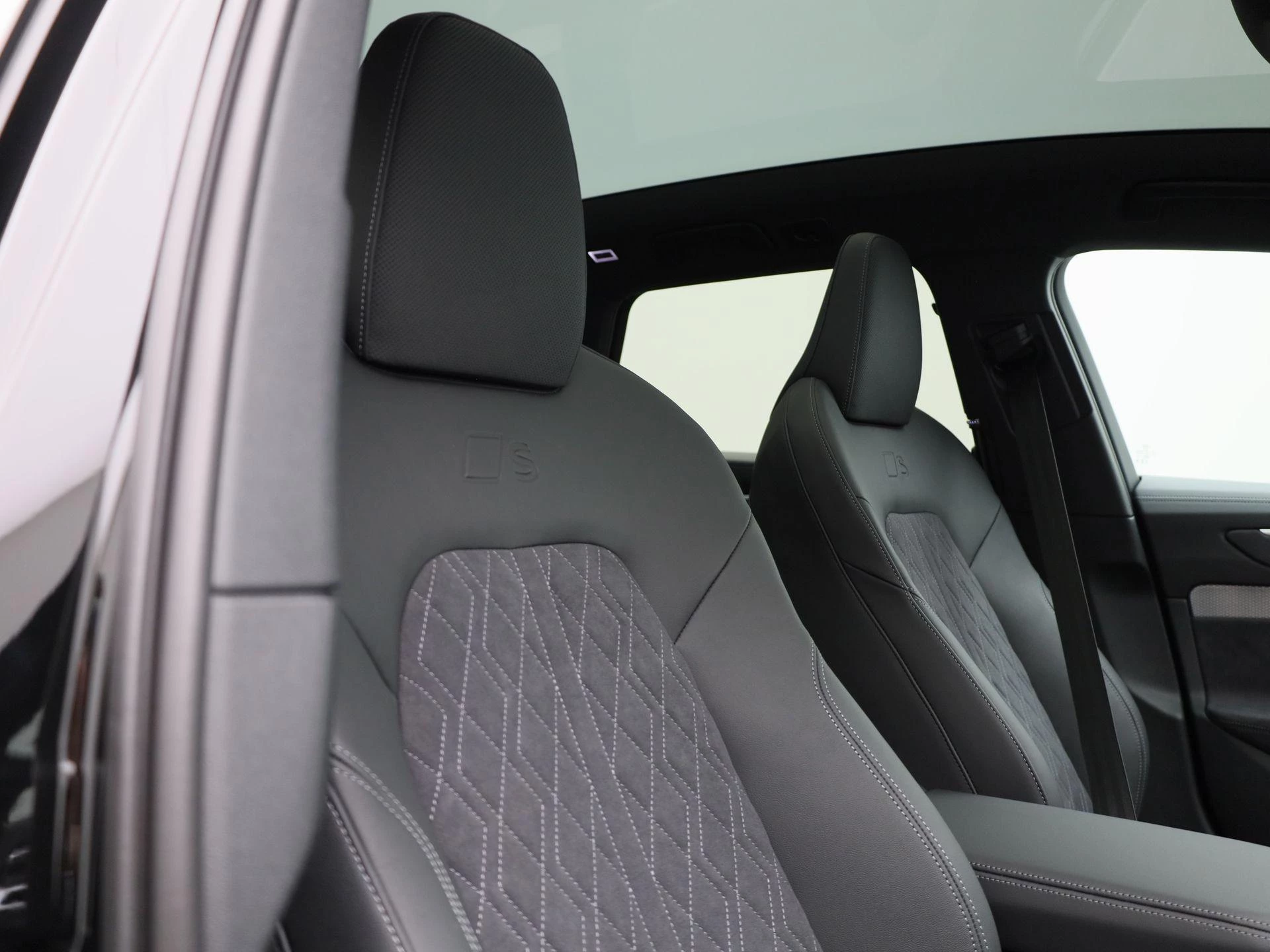 Audi A6 Avant 2.0 e-hybrid quattro S edition 299 PK