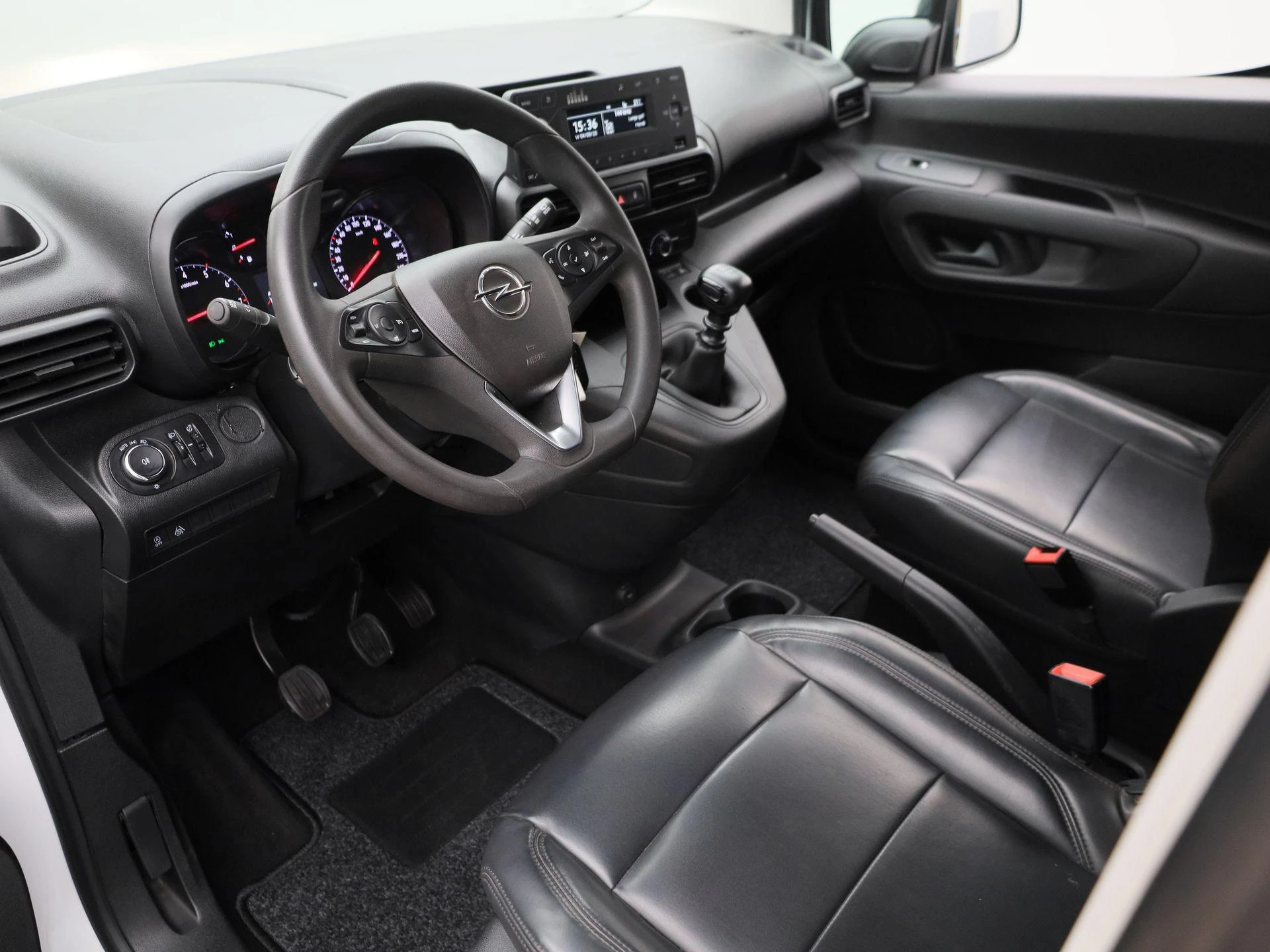 Opel-Combo Life-image-18