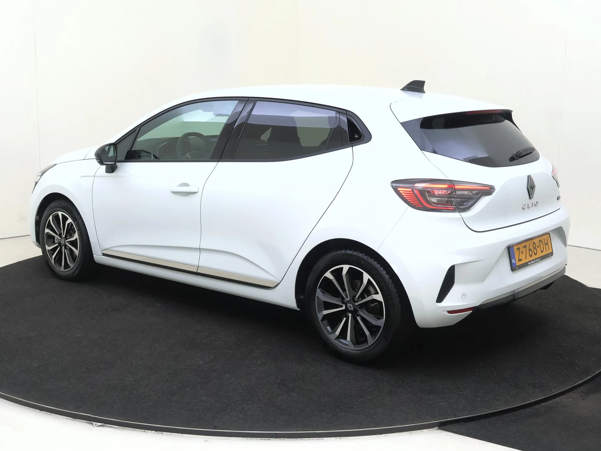 Renault-Clio-image-6